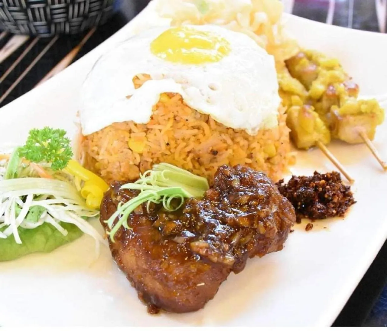 Restaurant/places to eat in Crown Beach Villas -Private Beach