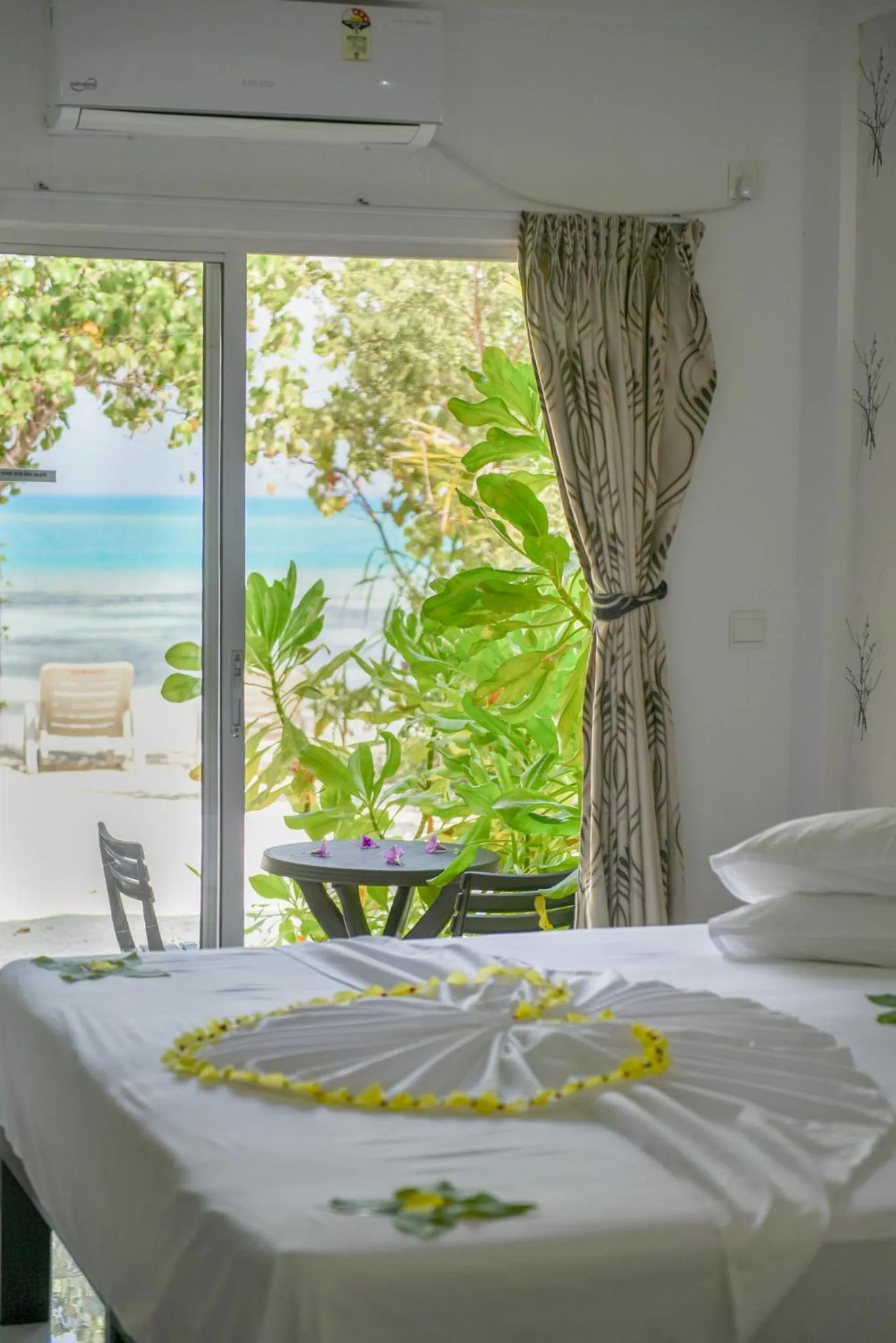 Sea view, Bed in Crown Beach Villas -Private Beach