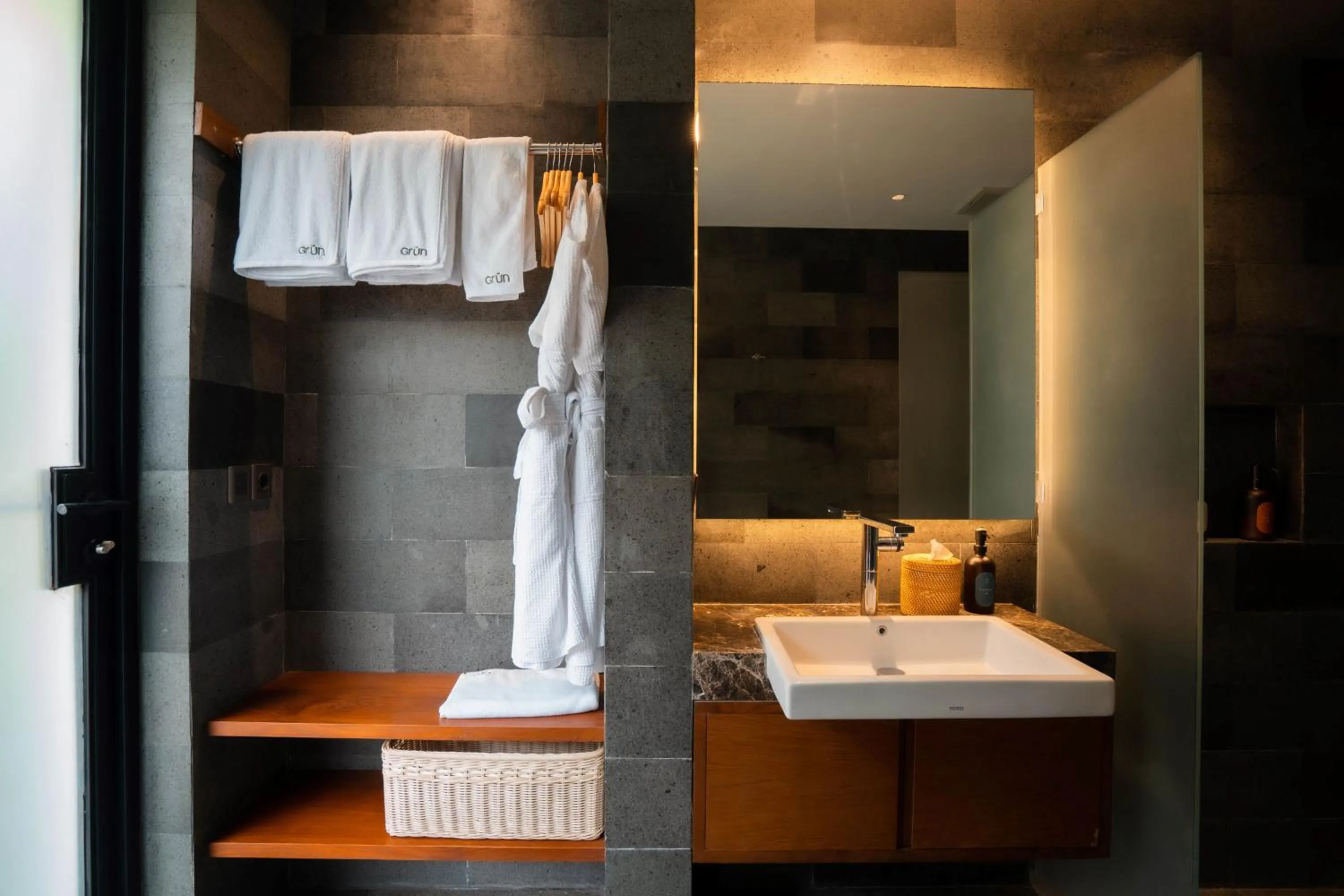 Bathroom, Bed in Grün Canggu Garden