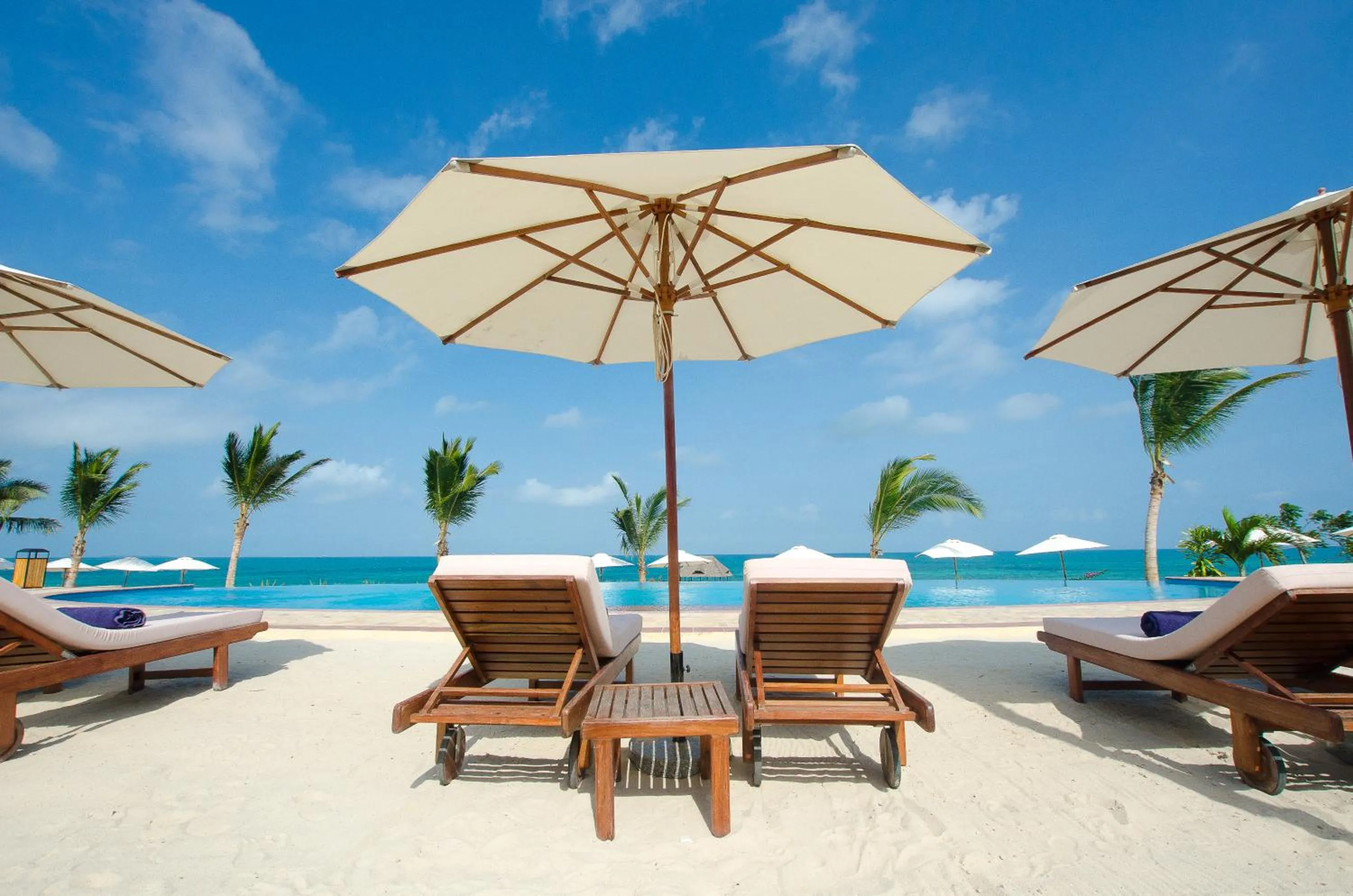 Swimming pool in Sea Cliff Resort & Spa