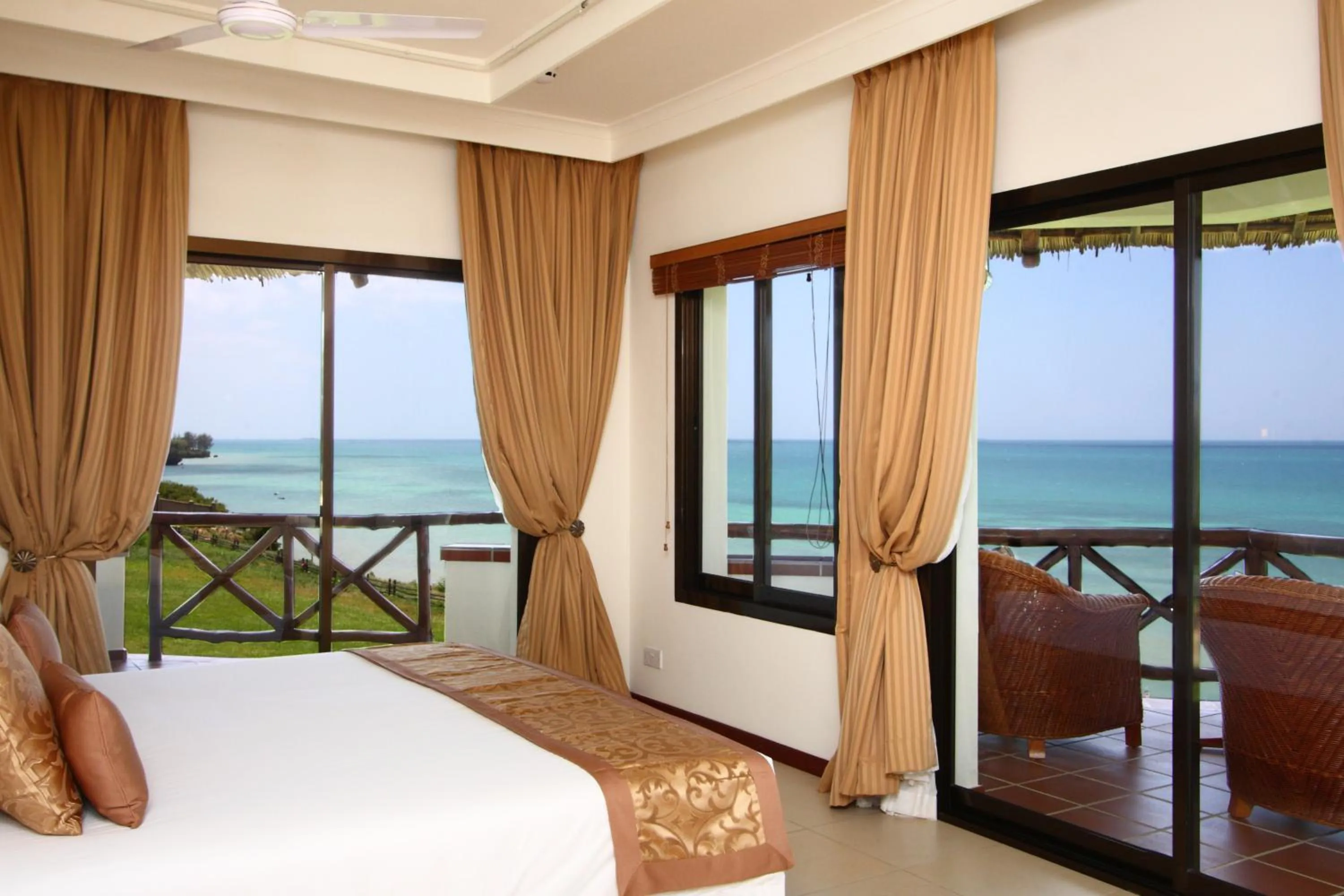 Bed in Sea Cliff Resort & Spa