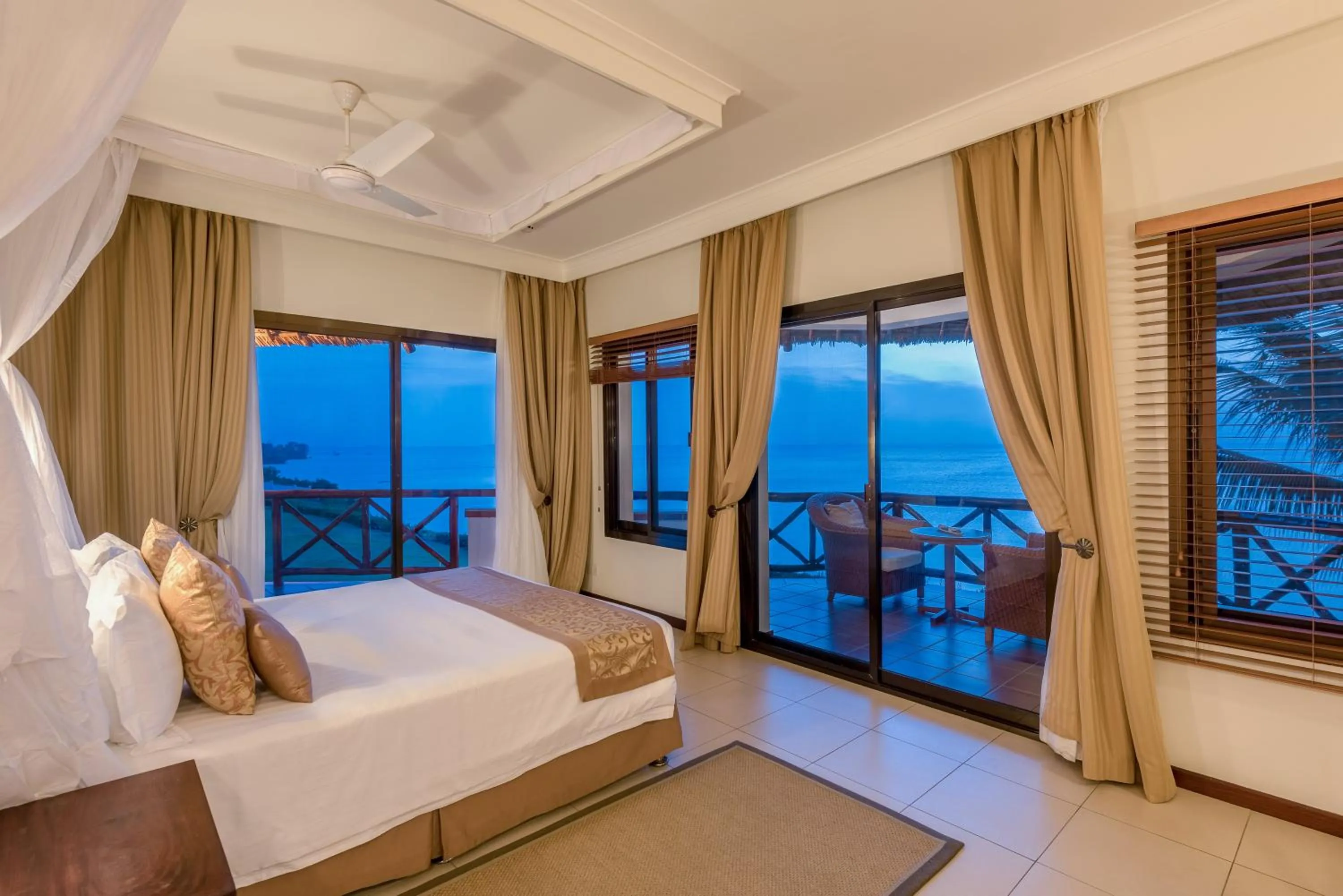 Photo of the whole room, Bed in Sea Cliff Resort & Spa
