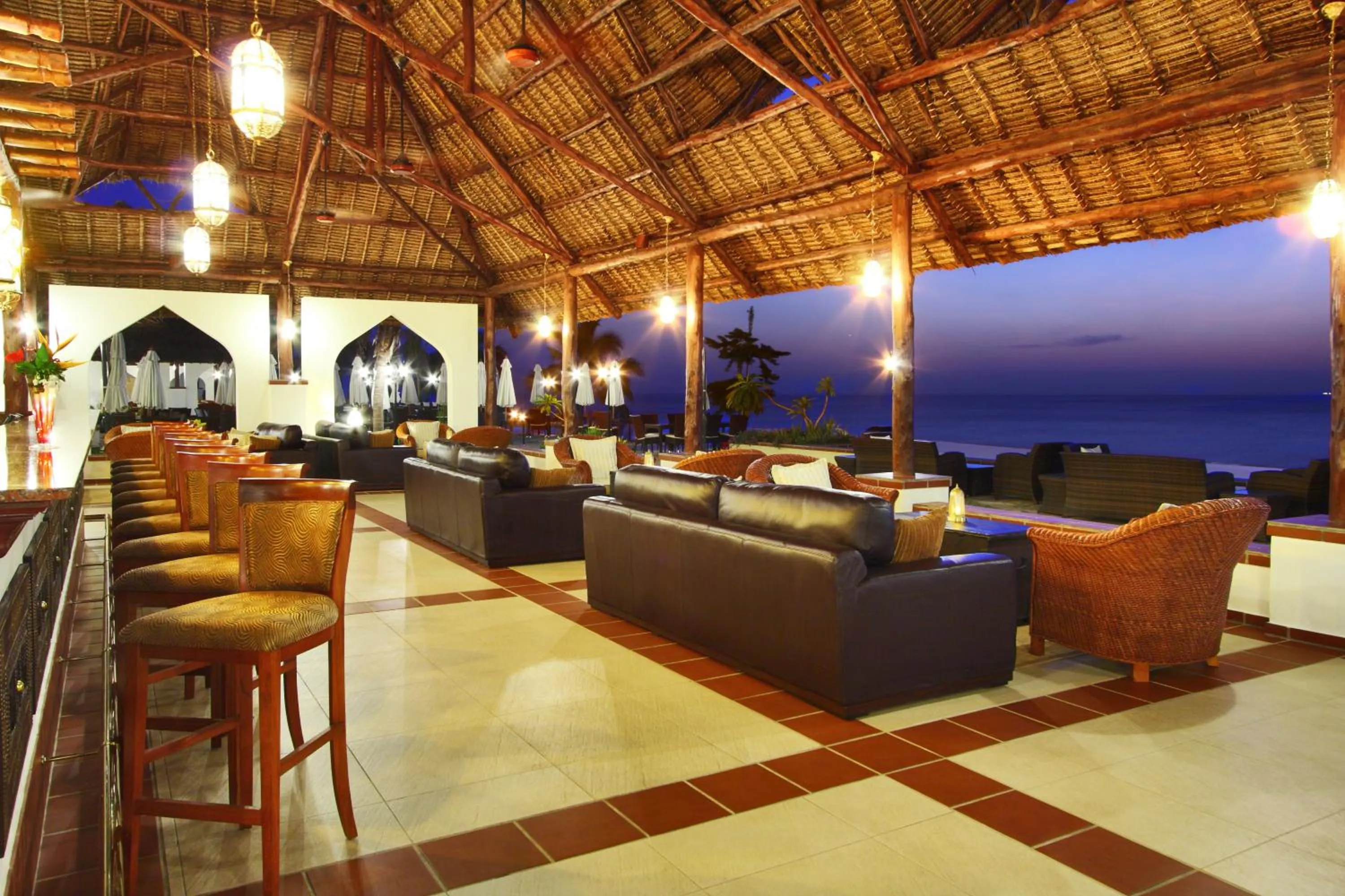 Lounge or bar in Sea Cliff Resort & Spa