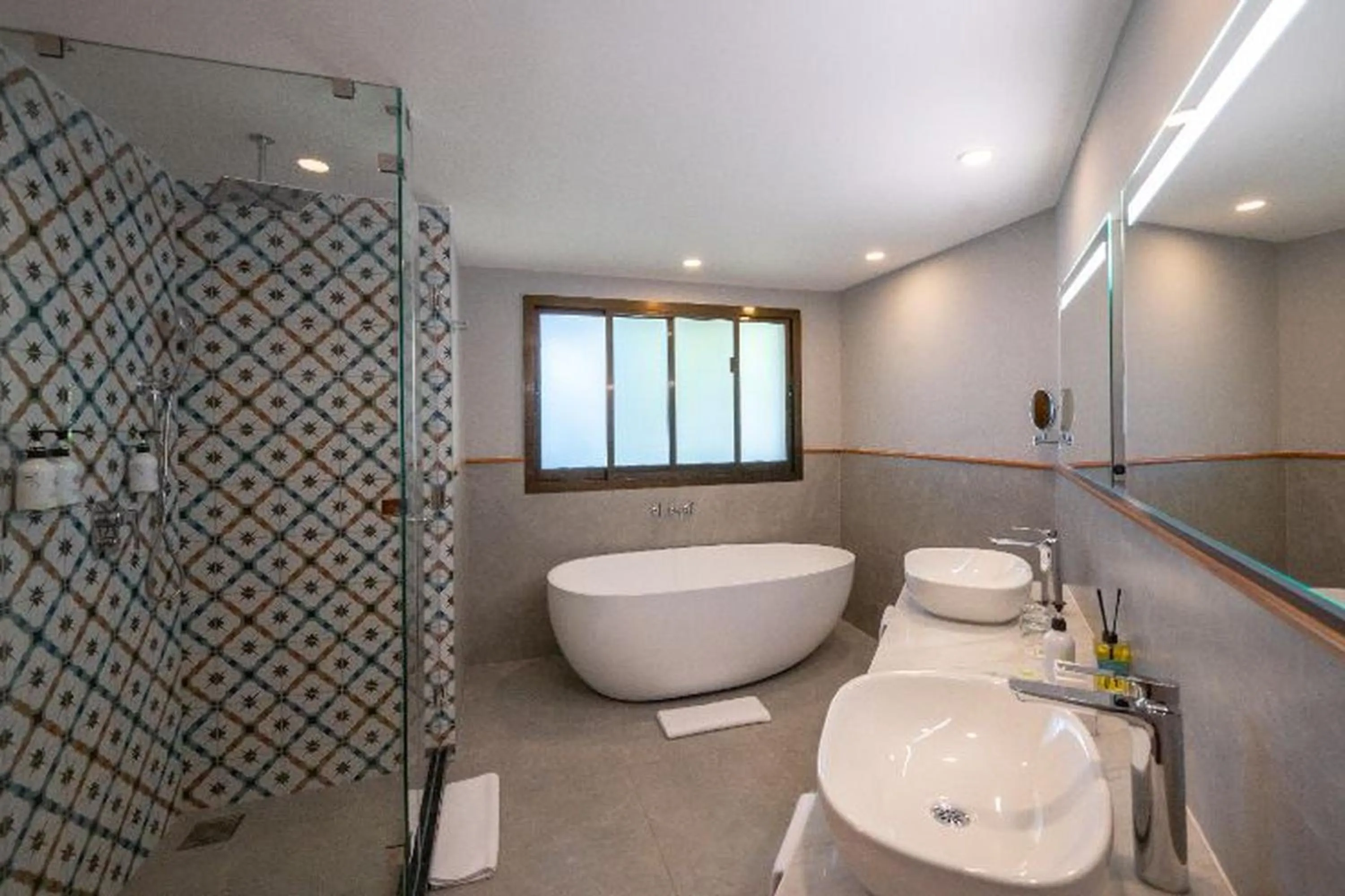 Bathroom in Sea Cliff Resort & Spa