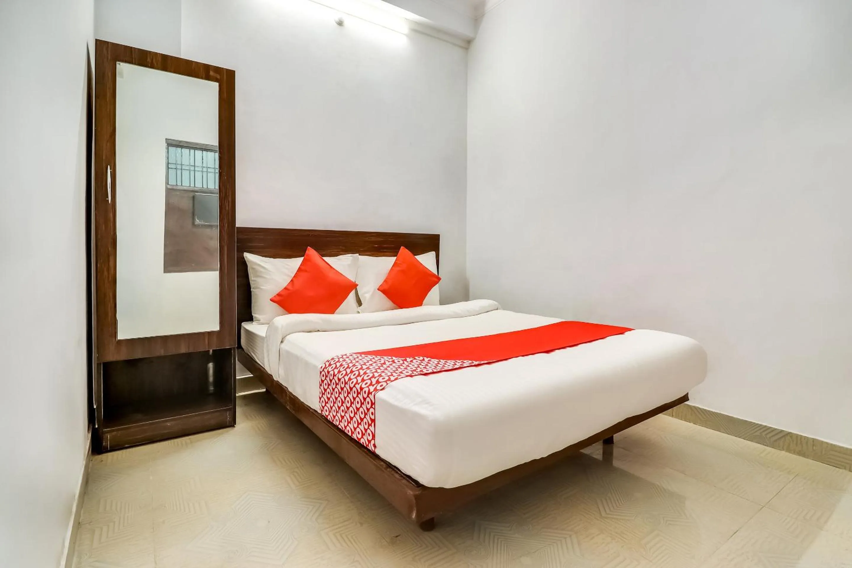 Bedroom, Bed in Hotel O The Velvet Chinhat Tiraha