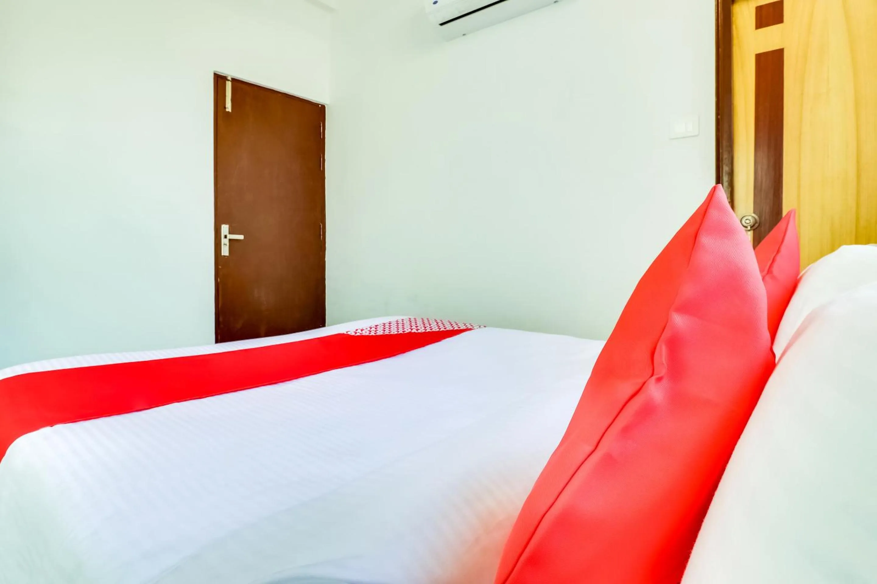 Bedroom, Bed in Hotel O The Velvet Chinhat Tiraha