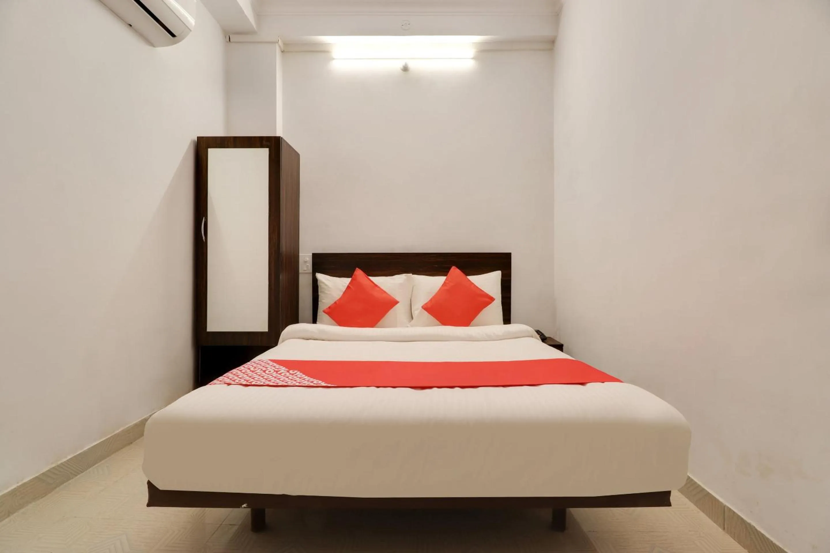 Bedroom, Bed in Hotel O The Velvet Chinhat Tiraha