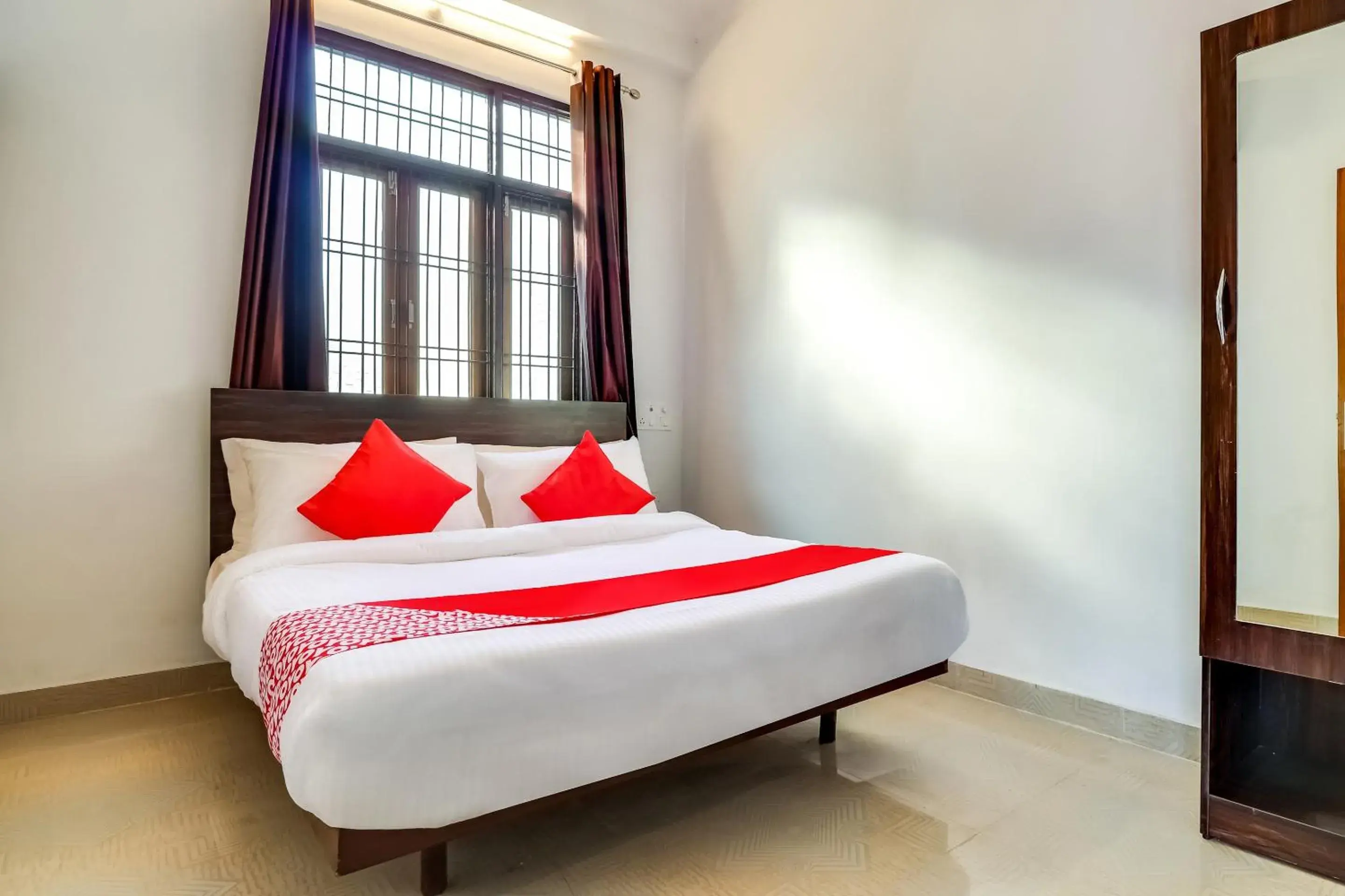 Standard Double Room - single occupancy in Hotel O The Velvet Chinhat Tiraha Standard Double Room - single occupancy in Hotel O The Velvet Chinhat Tiraha