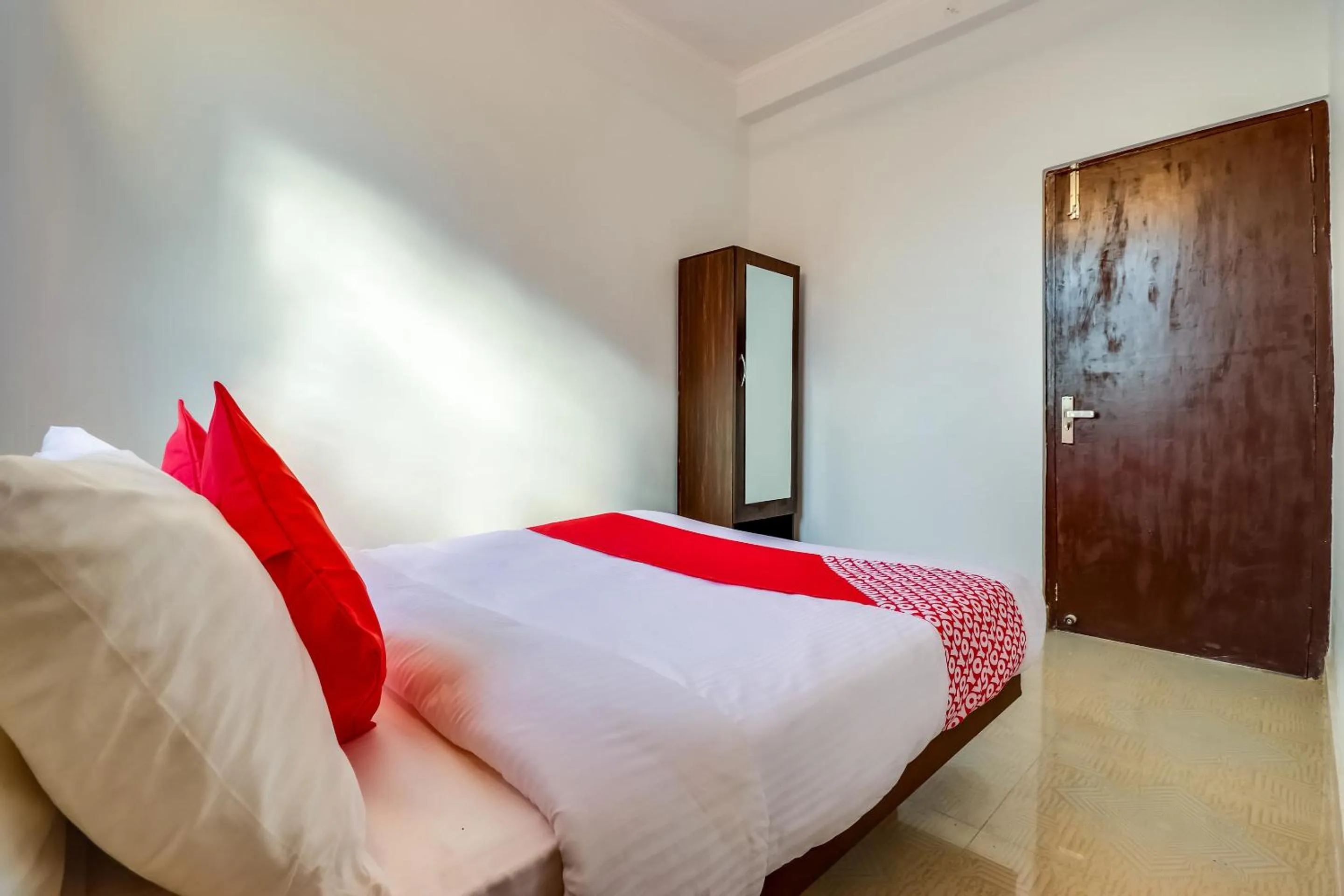 Bedroom, Bed in Hotel O The Velvet Chinhat Tiraha