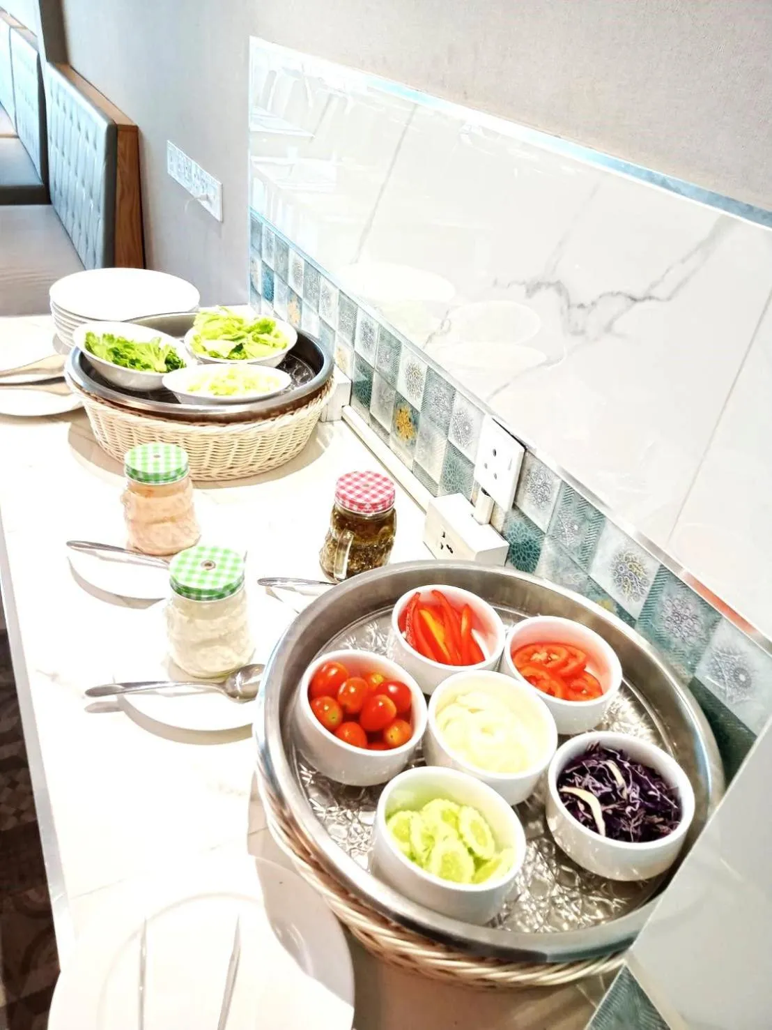 Restaurant/places to eat in Zo Amalthea Hotel