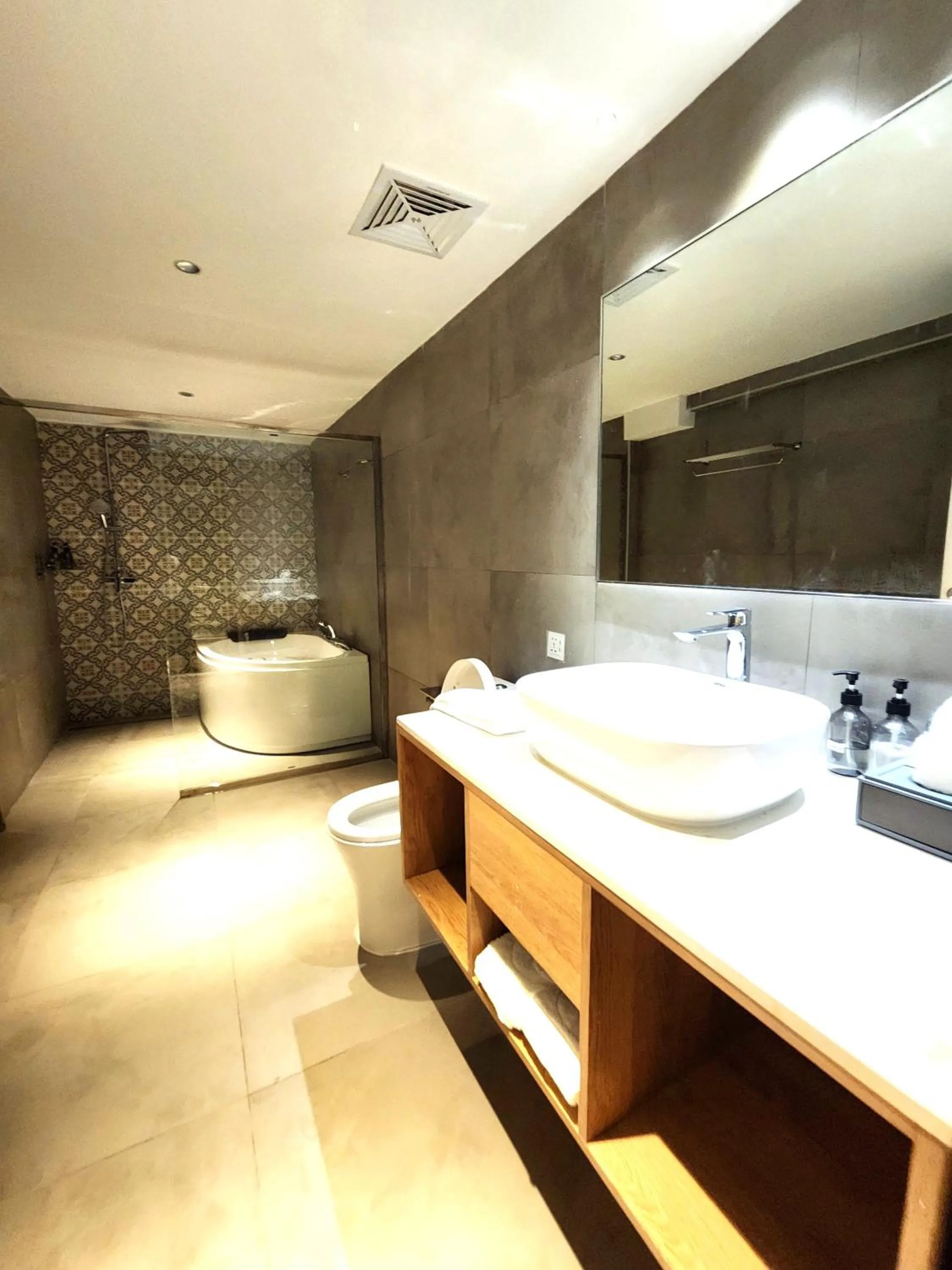 Bathroom in Zo Amalthea Hotel