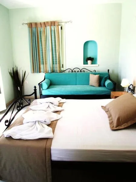 Photo of the whole room, Bed in Kampos Home