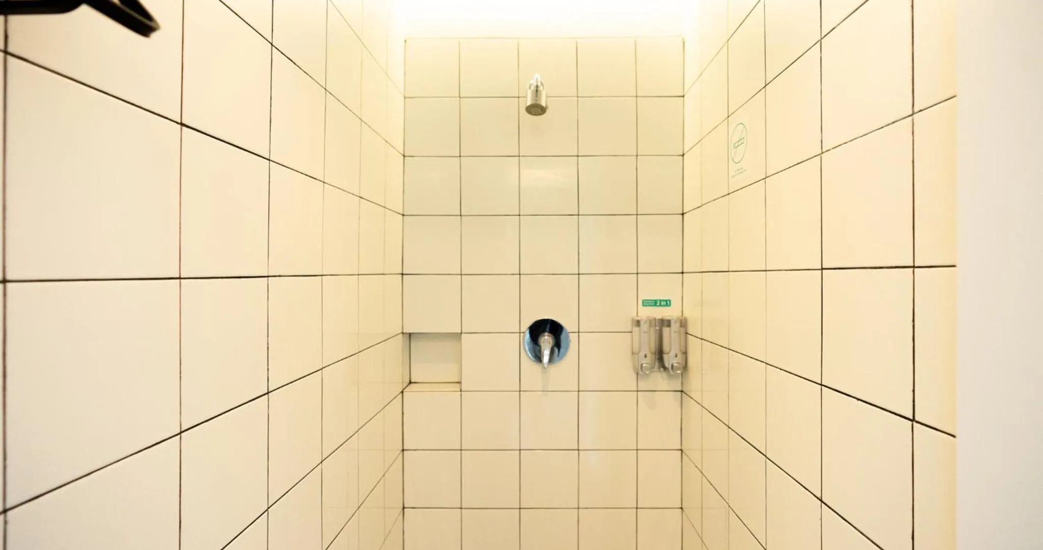 Shower in Bobopod Airport CBC, Tangerang