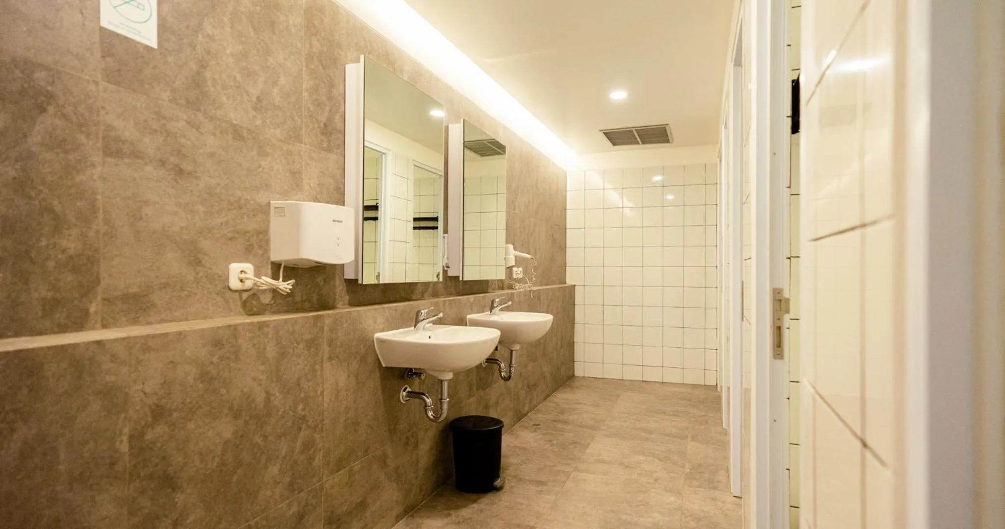 Bathroom in Bobopod Airport CBC, Tangerang