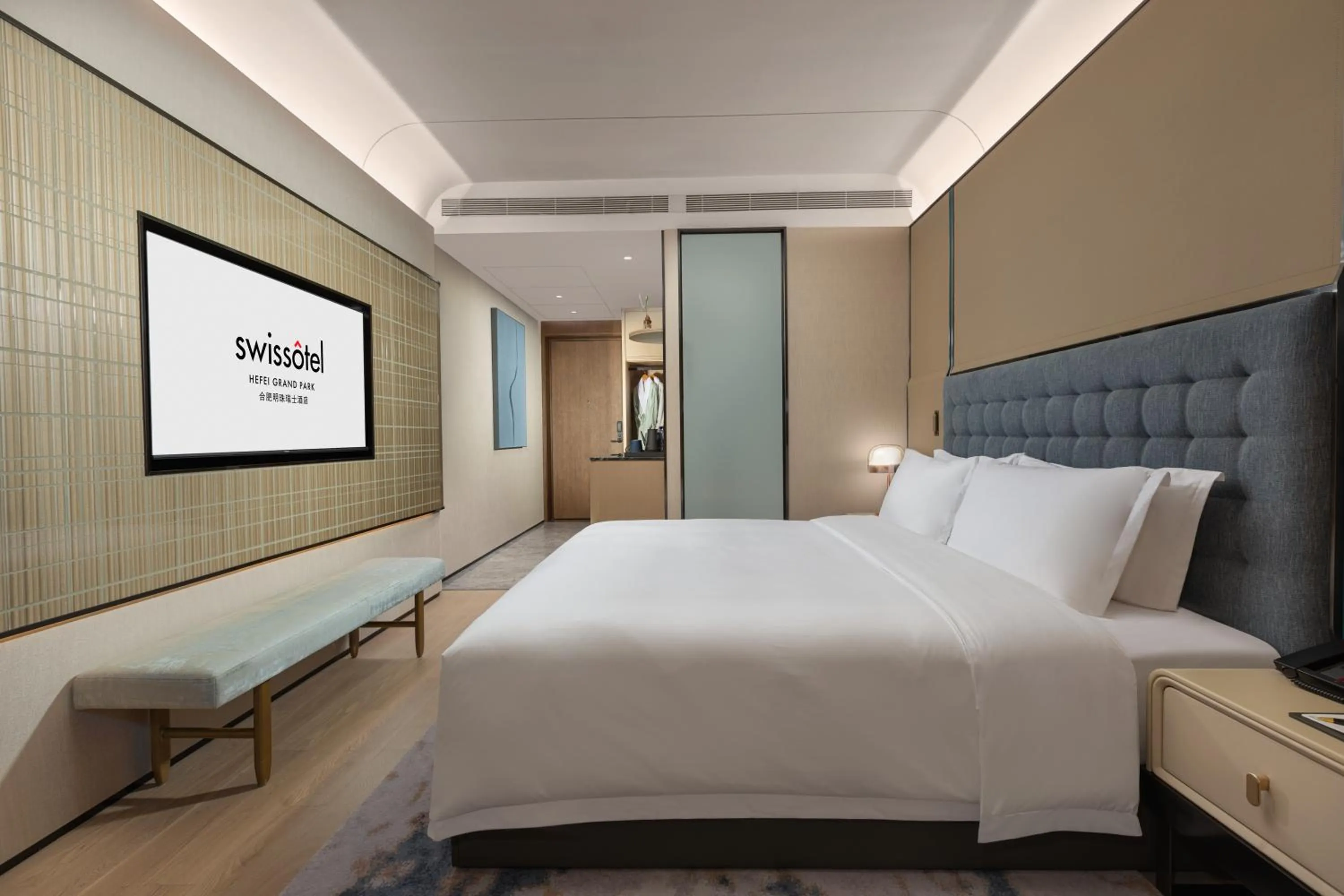 Bed in Swissôtel Hefei Grand Park