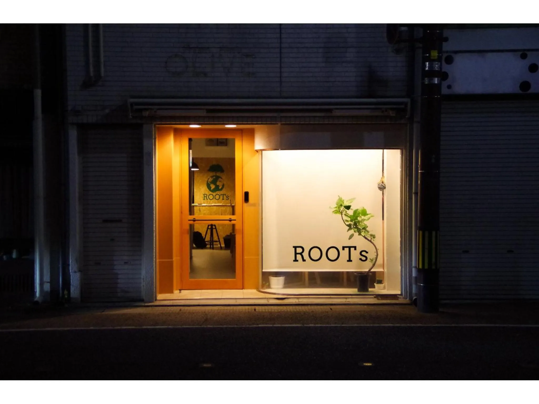 Travelers' house ROOTs