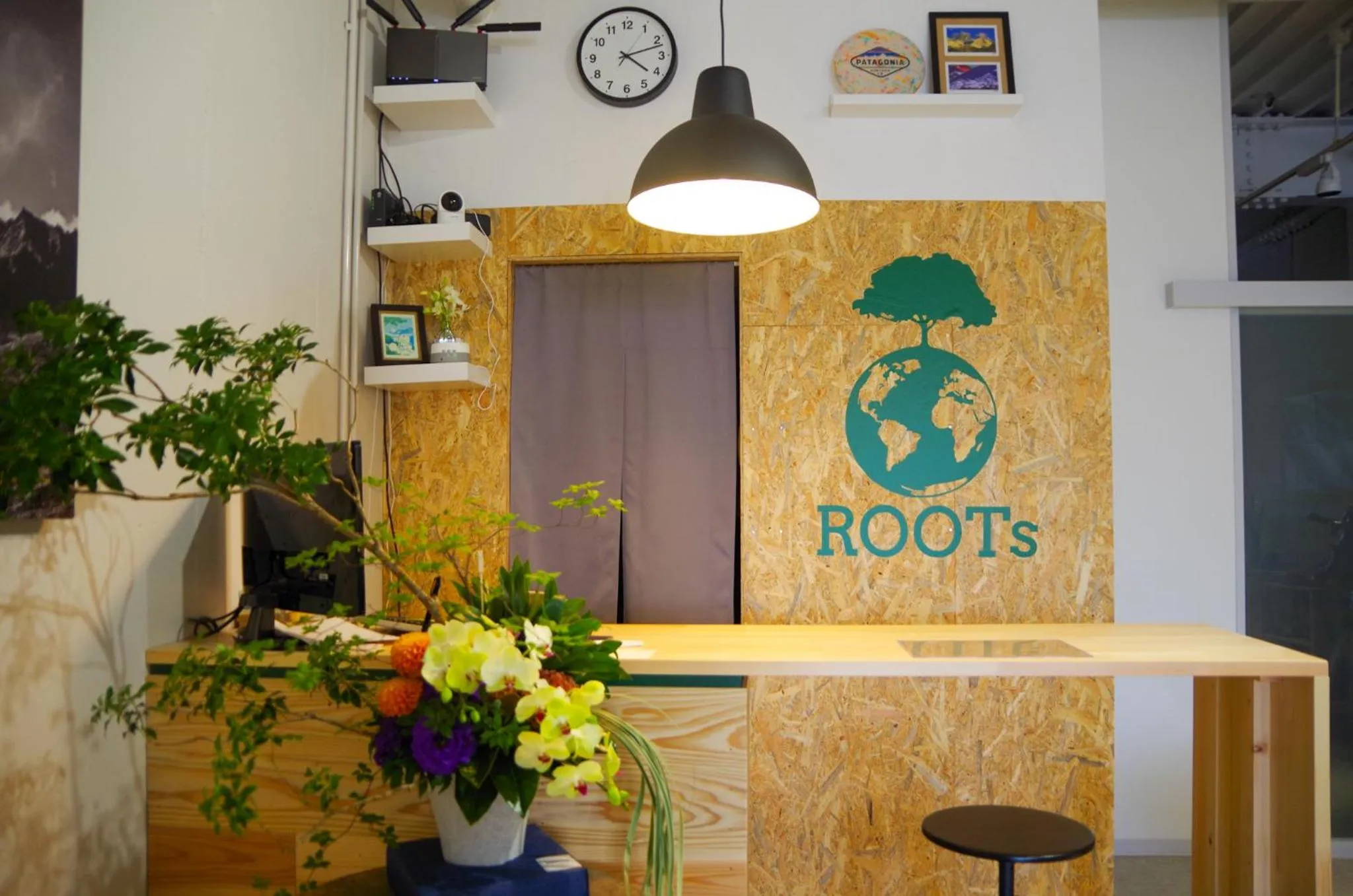 Travelers' house ROOTs