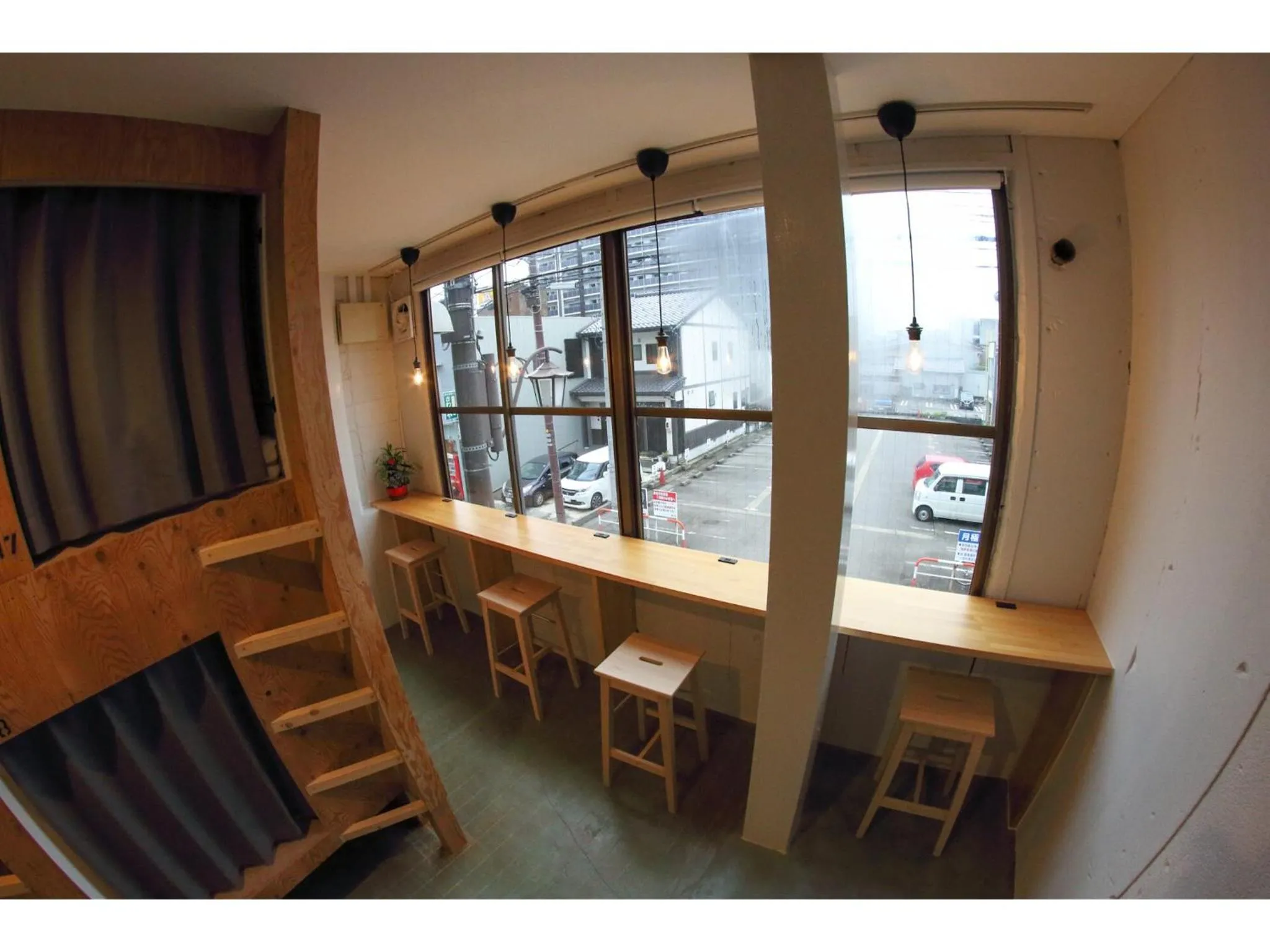 Travelers' house ROOTs