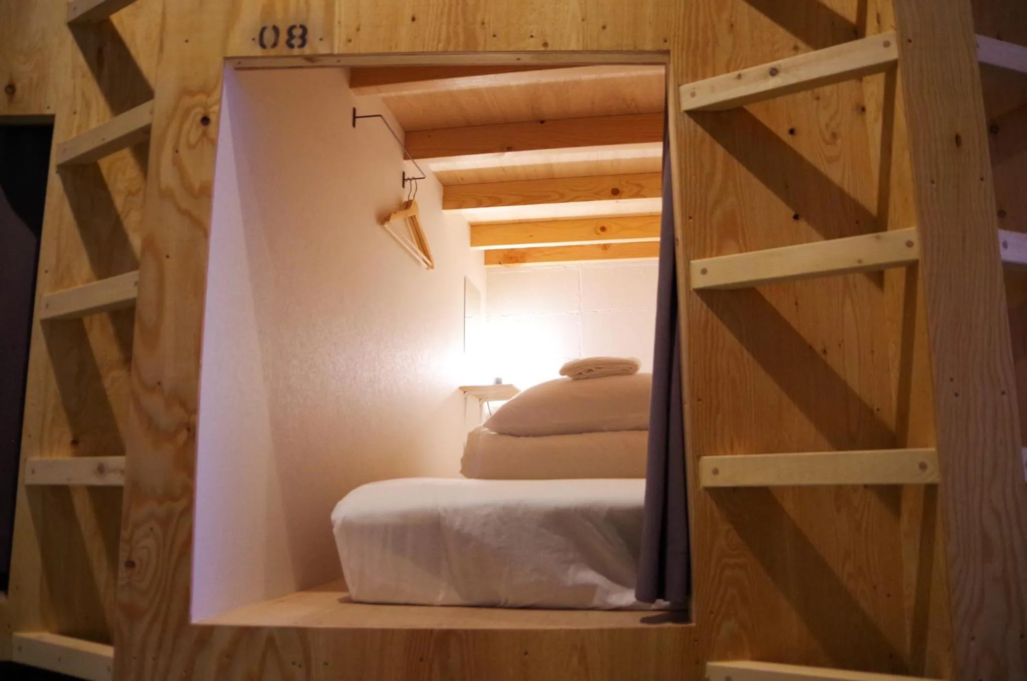 Bed in Travelers' house ROOTs