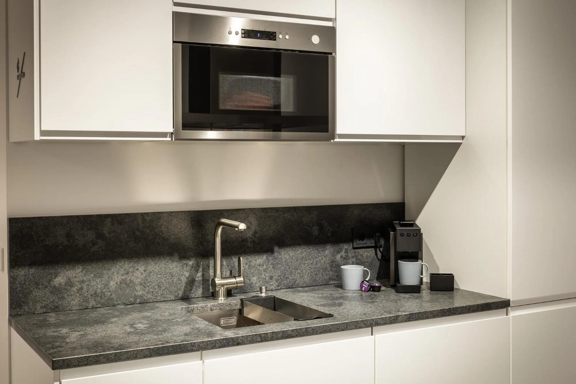 Coffee/tea facilities in Home & Work