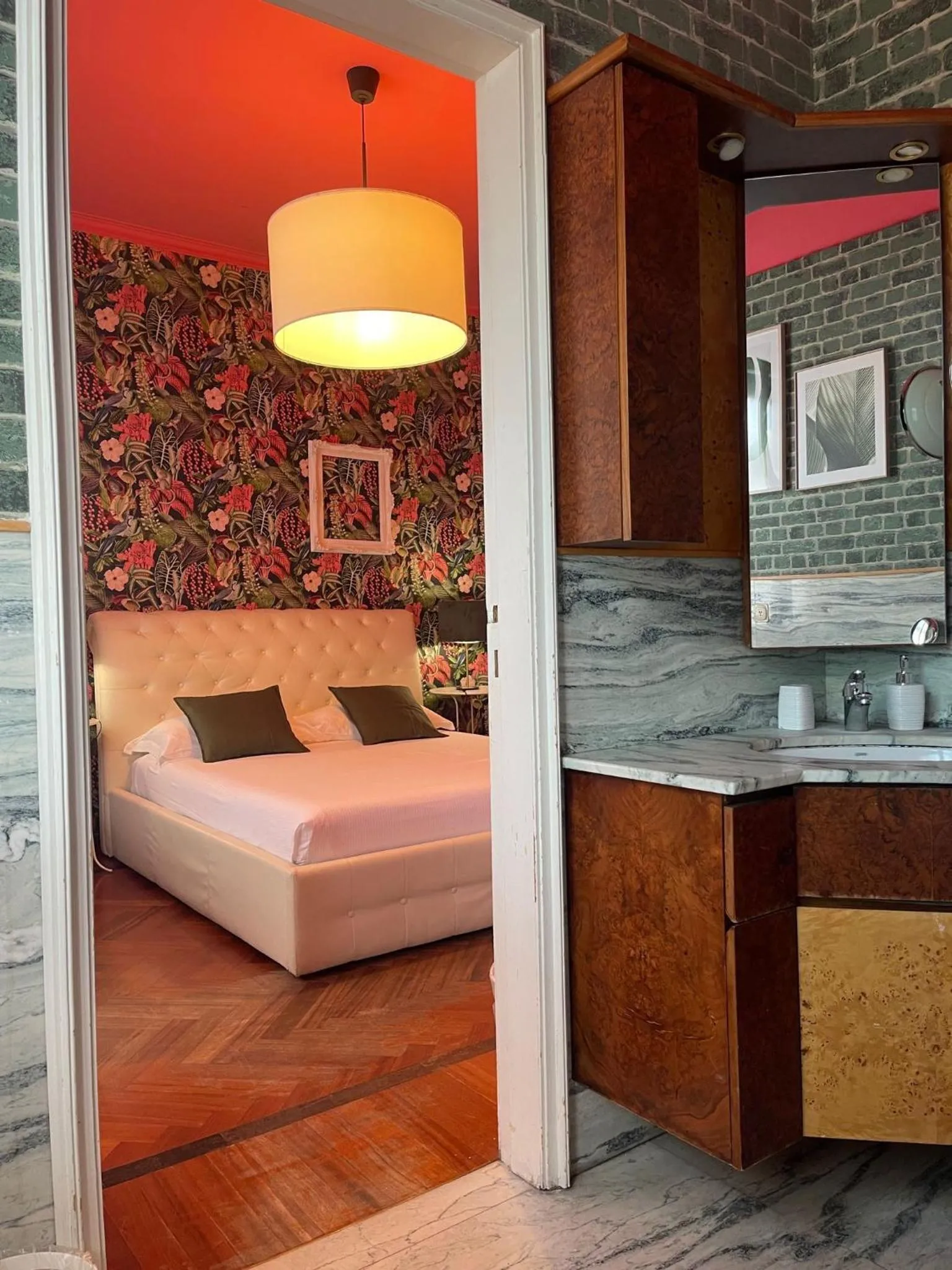 Bedroom, Bed in Central Suite Bed&Breakfast