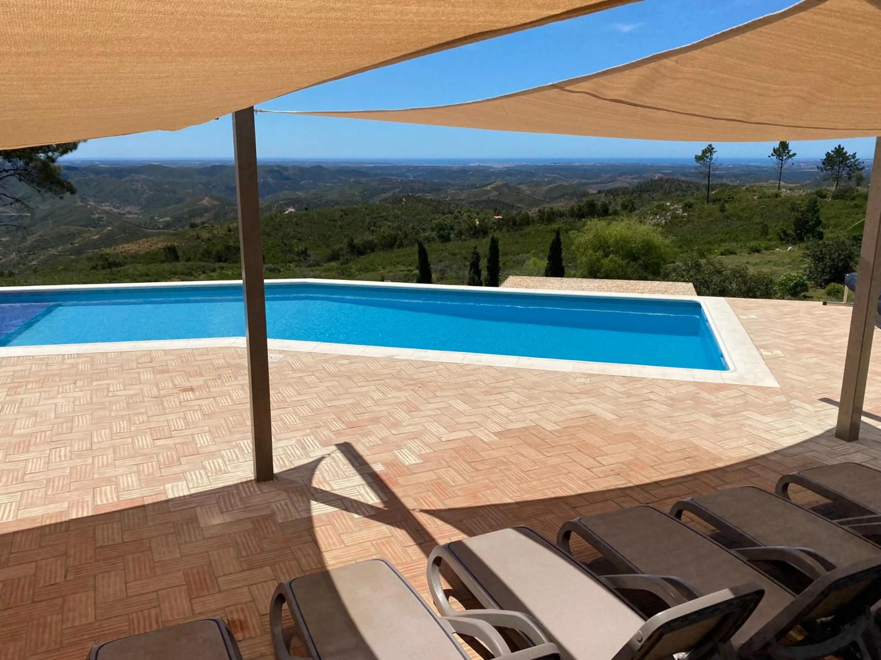 Swimming pool in B&B Quinta O Ninho