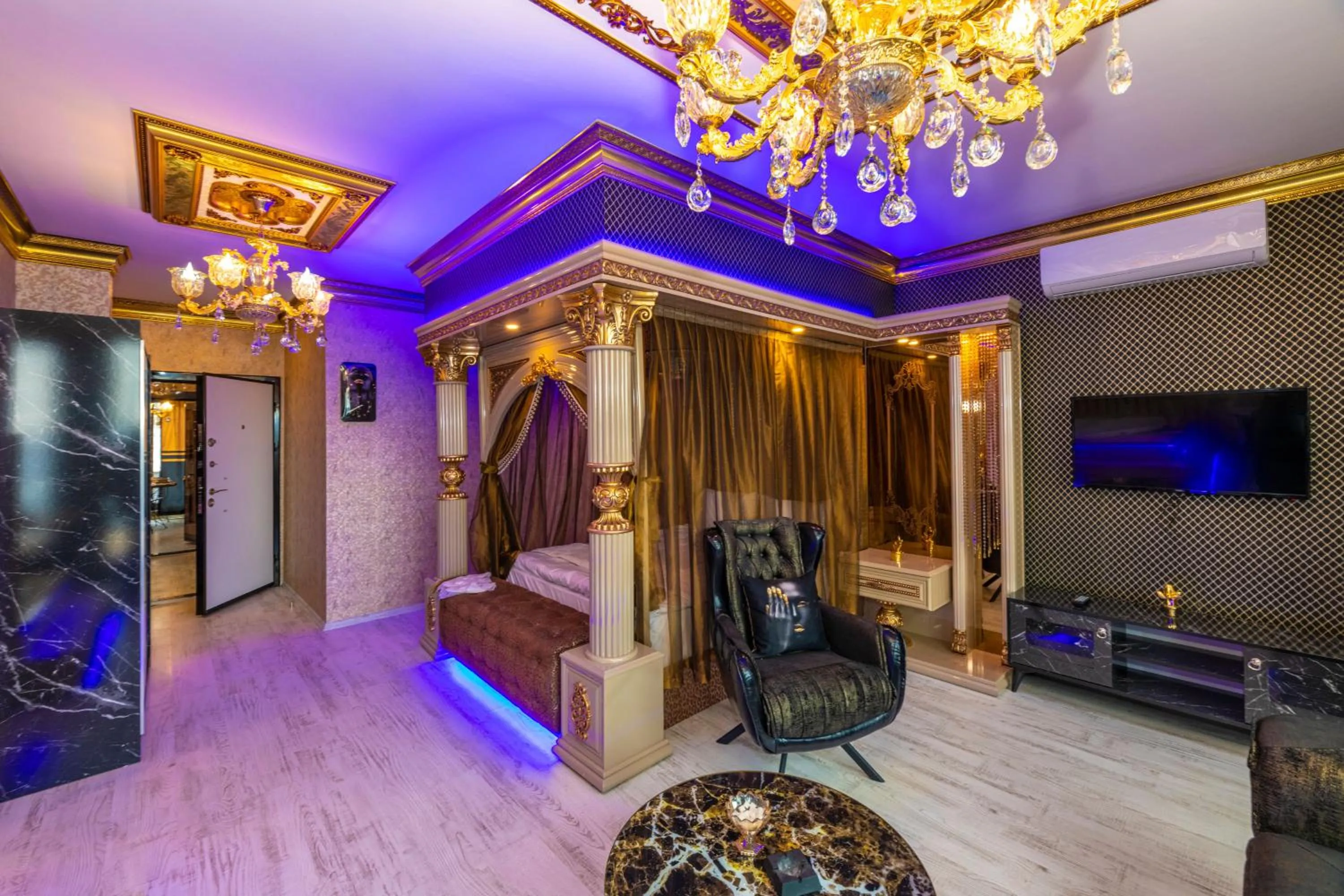 Living room in Istanbul Taksim Residence Hotel By MESUT