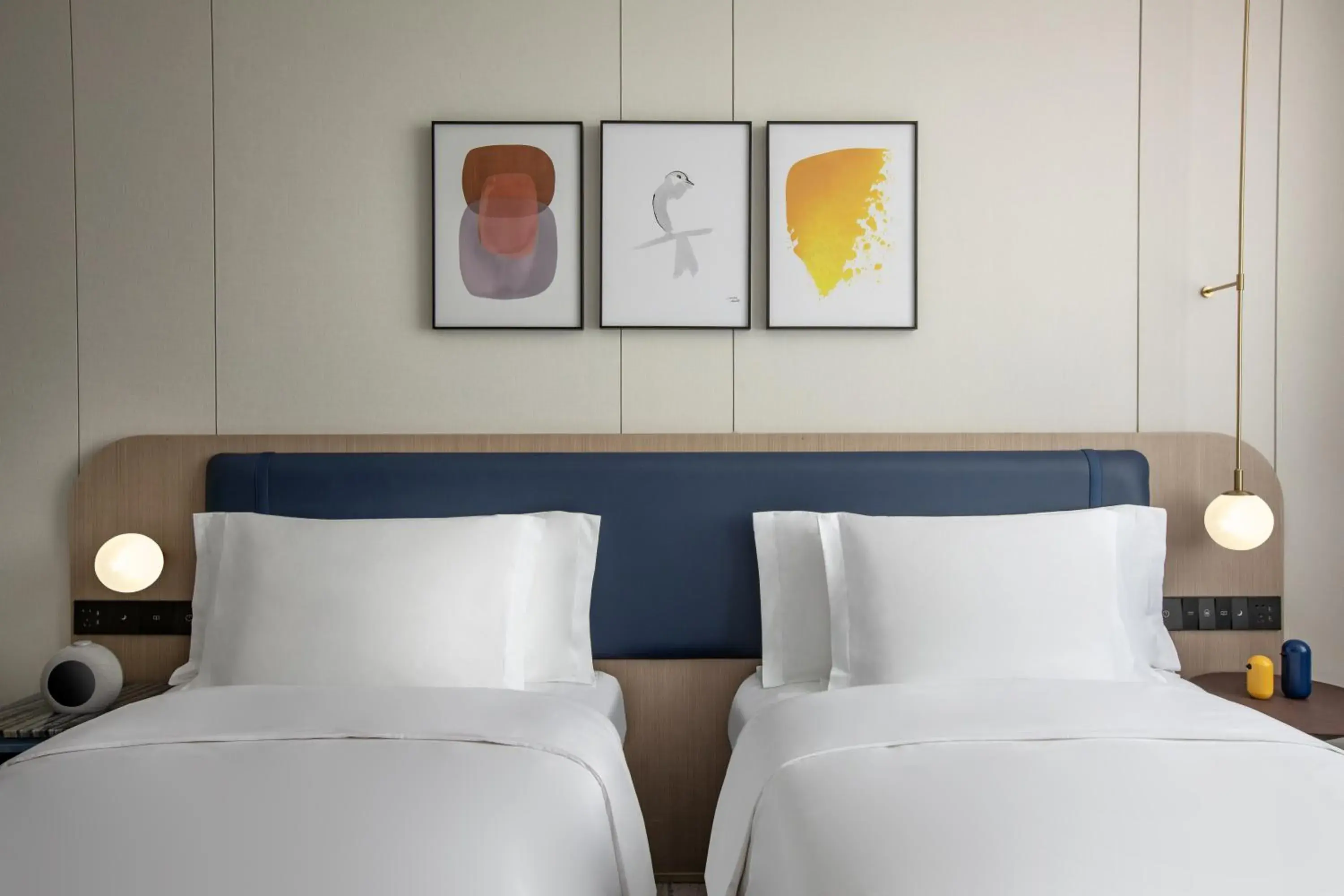 Standard Twin Room with Lounge Access in voco Wuhan Xinhua by IHG Standard Twin Room with Lounge Access in voco Wuhan Xinhua by IHG