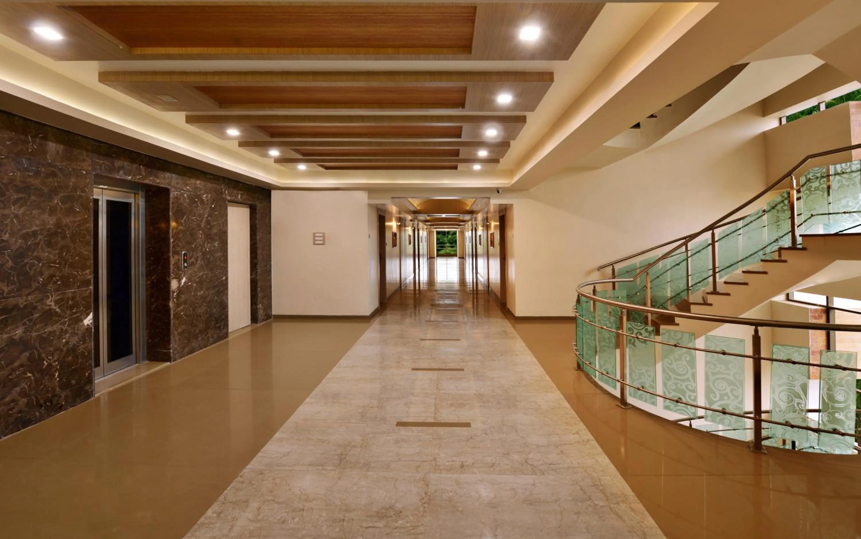 Area and facilities in Sarovar Portico Sasangir