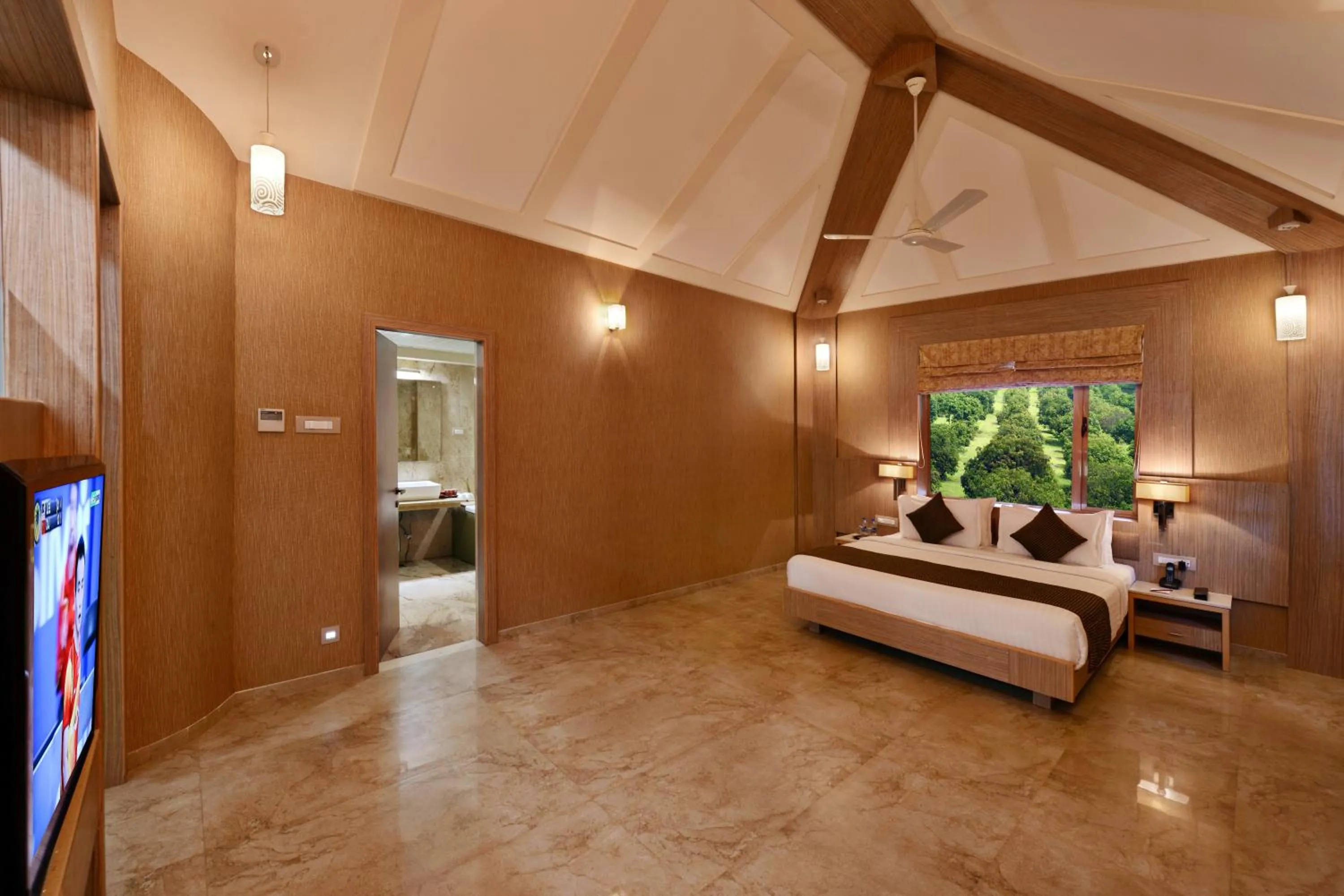 Bed in Sarovar Portico Sasangir