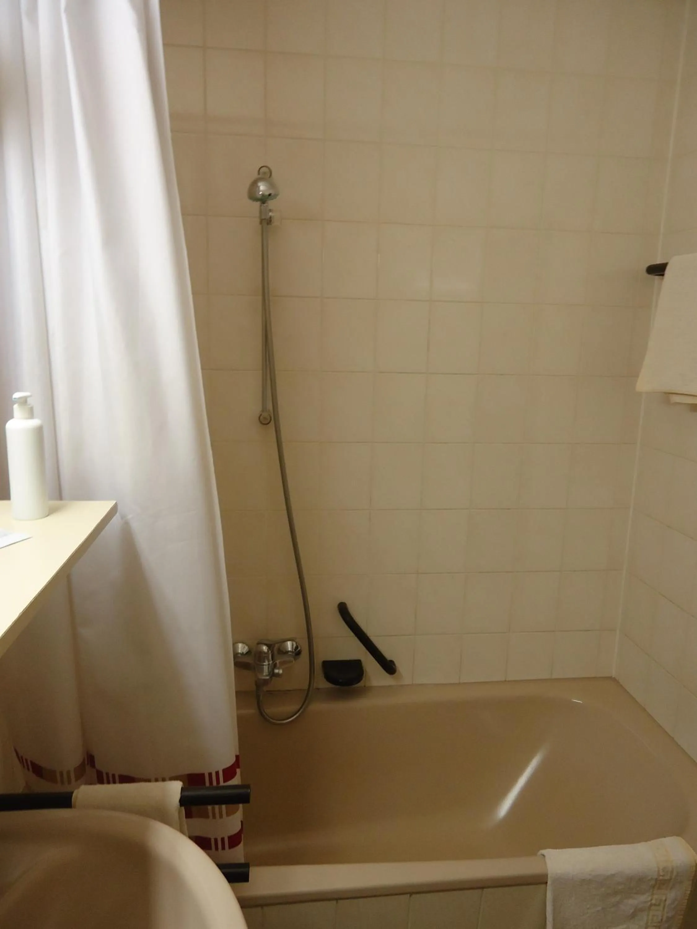 Bathroom in enjoyHotel garni Korntal Stuttgart b&b Parkplatz Sprinter Penny eTank