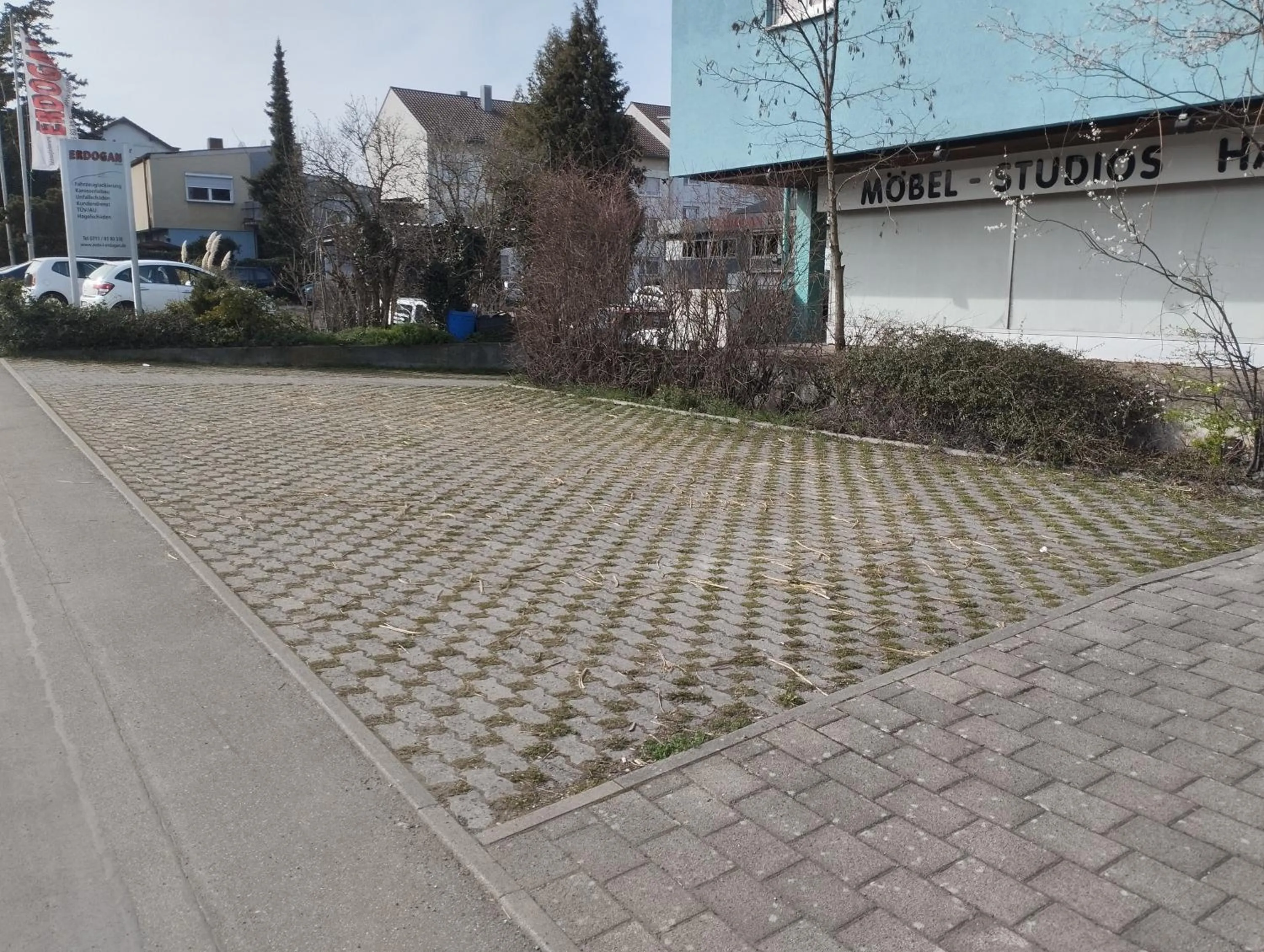 Parking in enjoyHotel garni Korntal Stuttgart b&b Parkplatz Sprinter Penny eTank