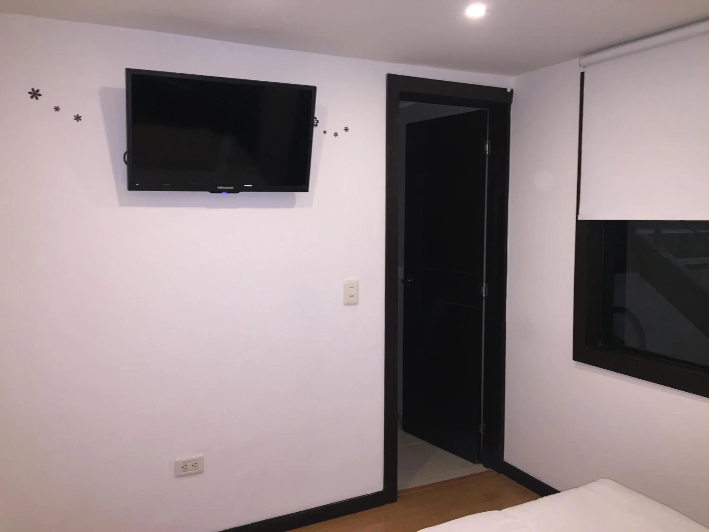 TV and multimedia in Hotel Montecarlo Boutique