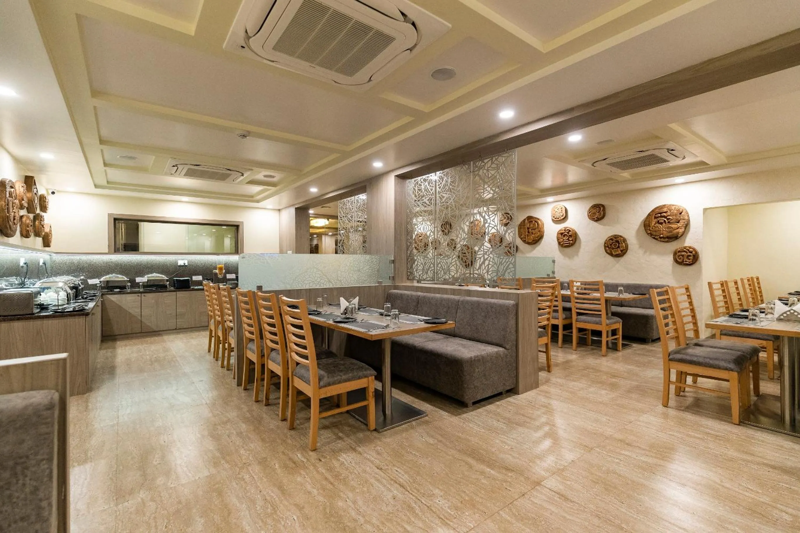 Restaurant/places to eat in Pride Biznotel Sasan Gir