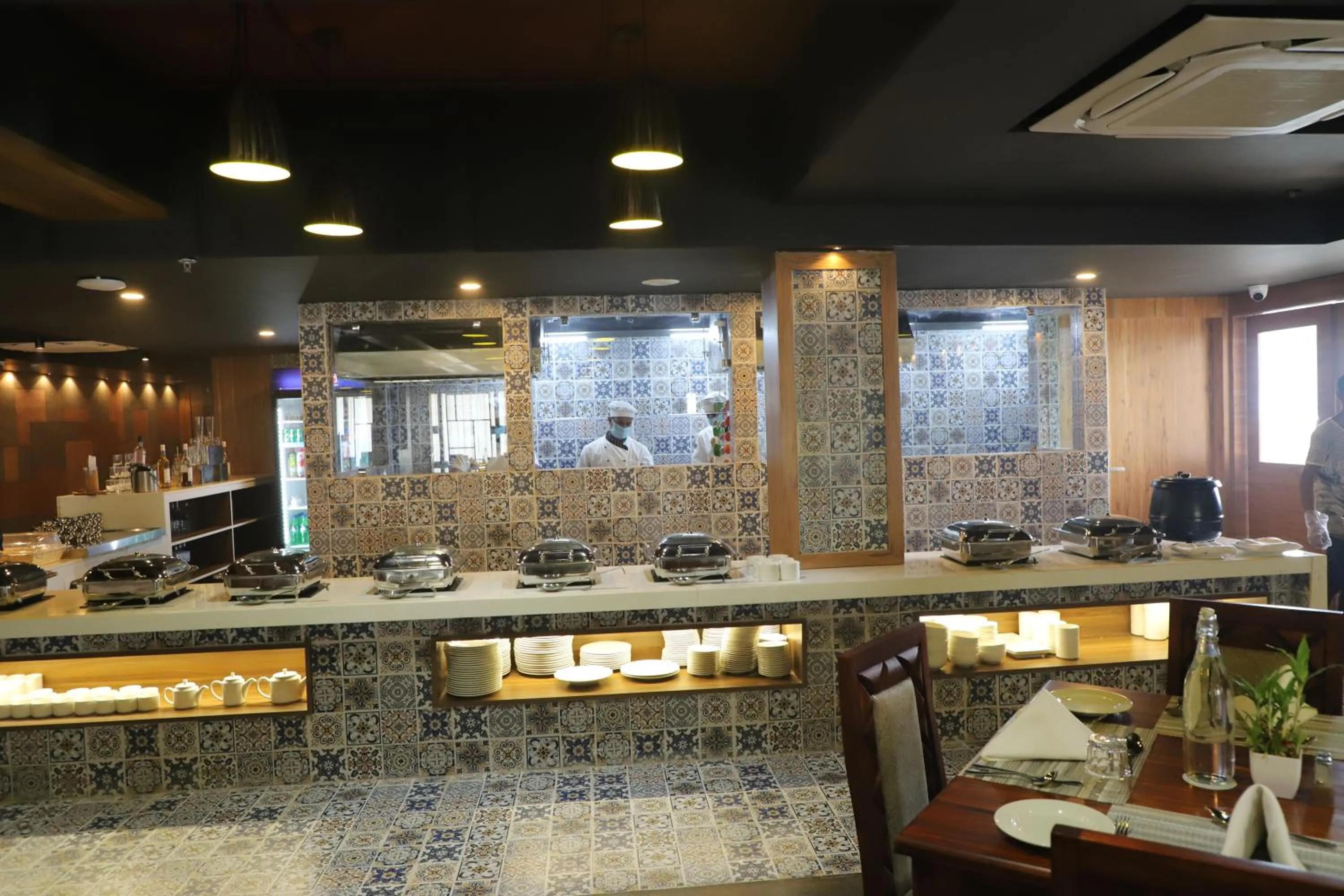 Restaurant/places to eat in Regenta Inn Morbi
