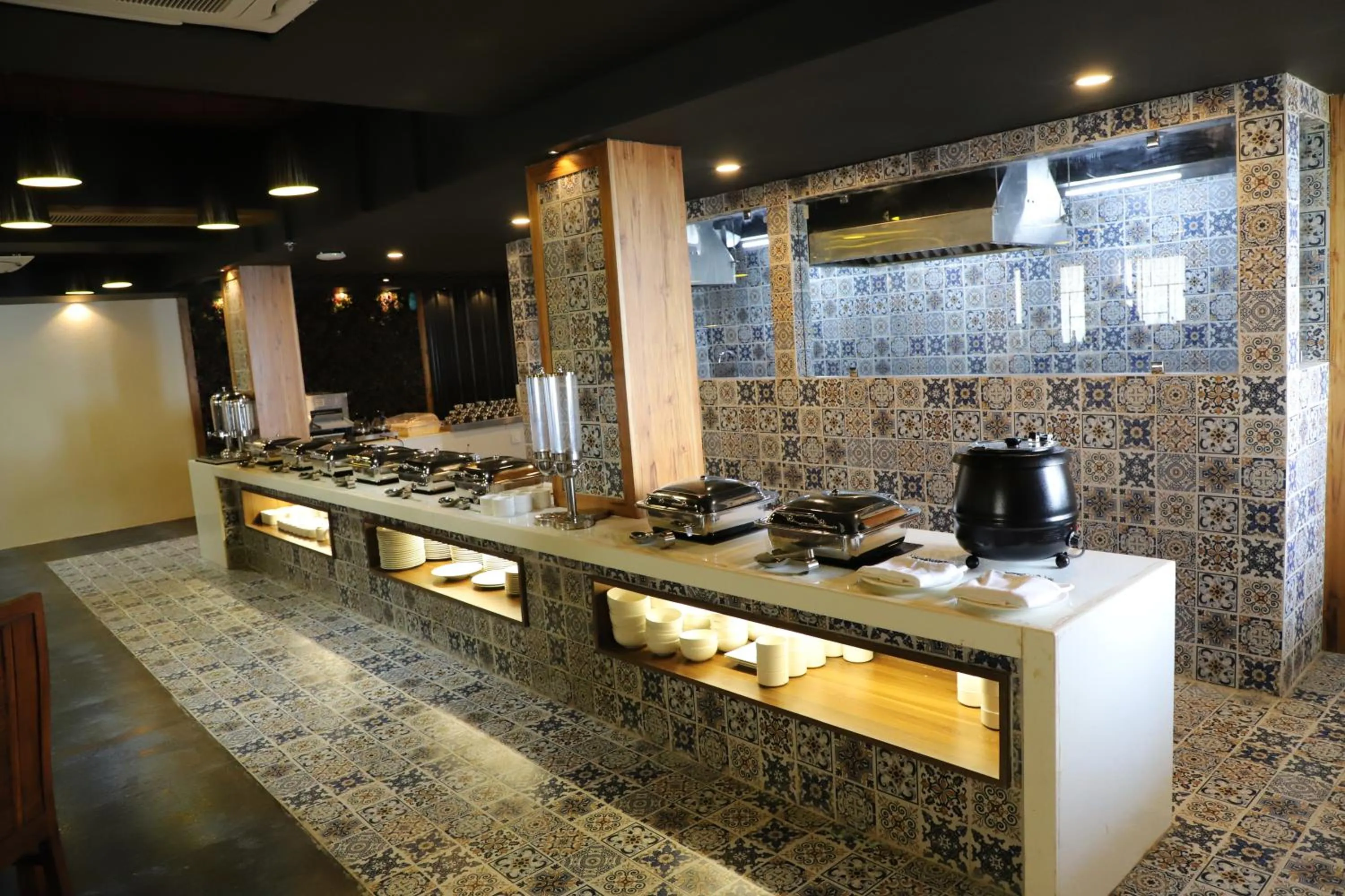 Restaurant/places to eat in Regenta Inn Morbi