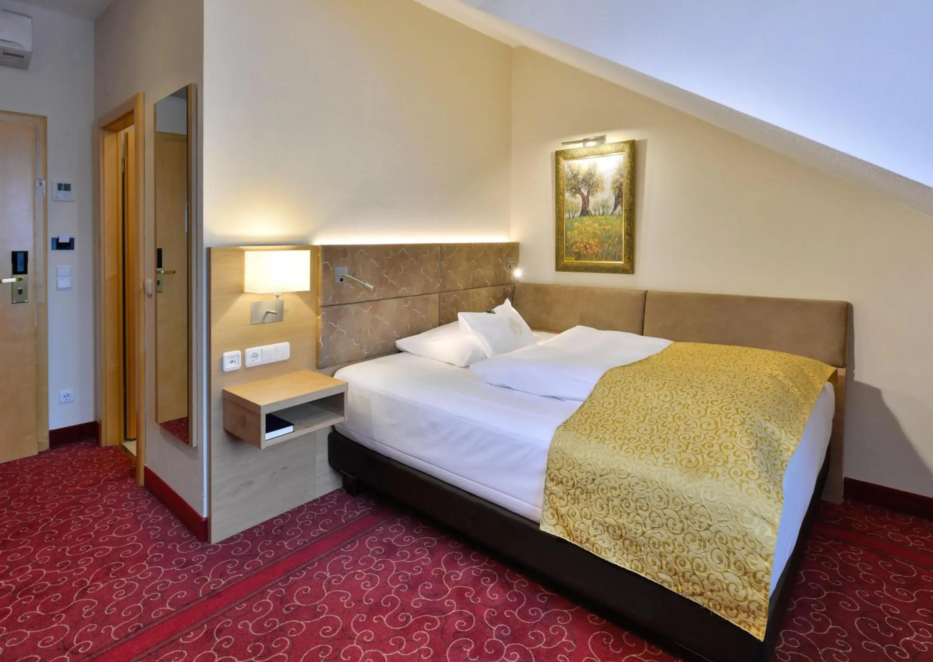 Queen Room in Best Western Plus Hotel Erb Queen Room in Best Western Plus Hotel Erb