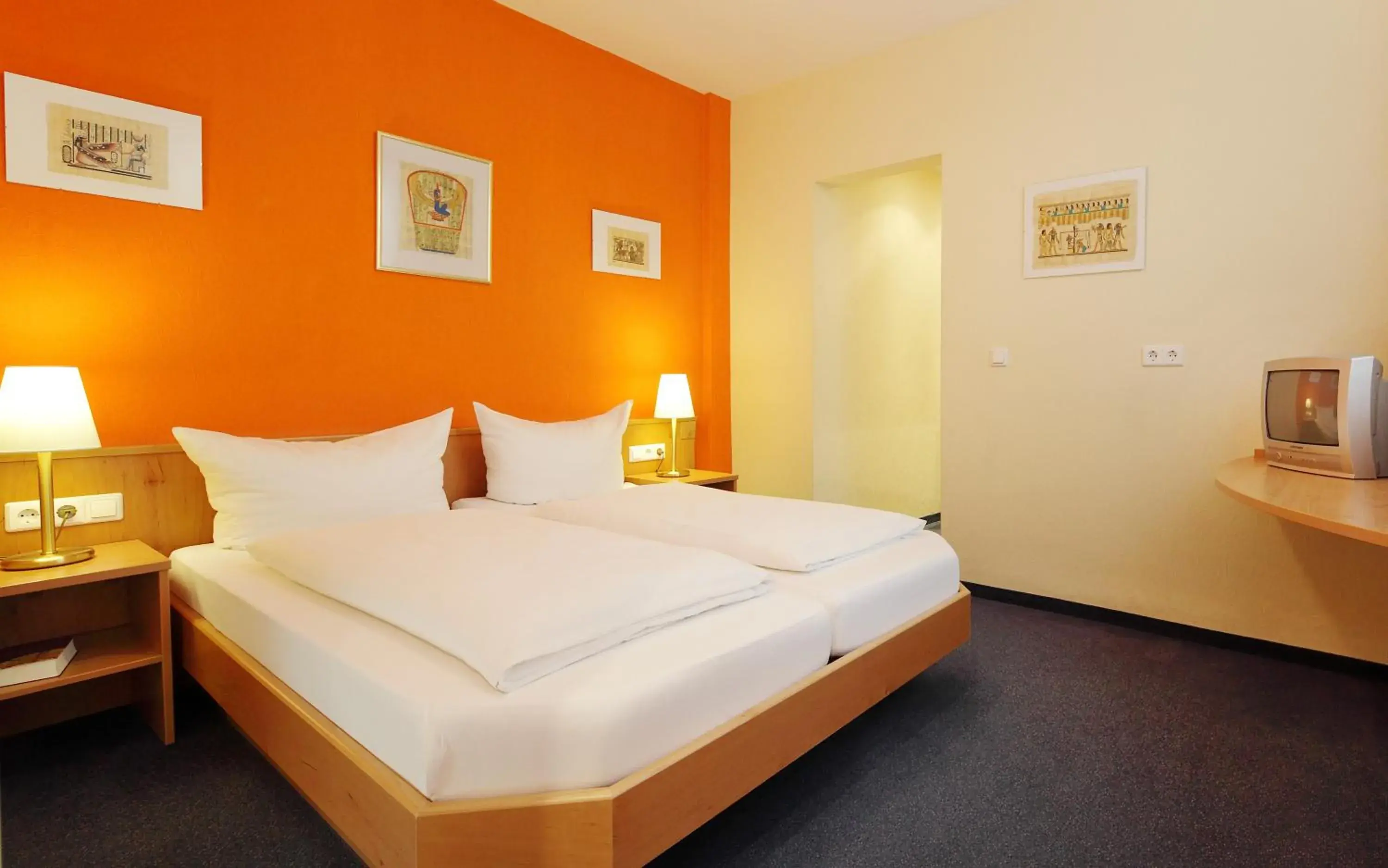 Budget Double Room in Hotel Zum Goldenen Mann Budget Double Room in Hotel Zum Goldenen Mann