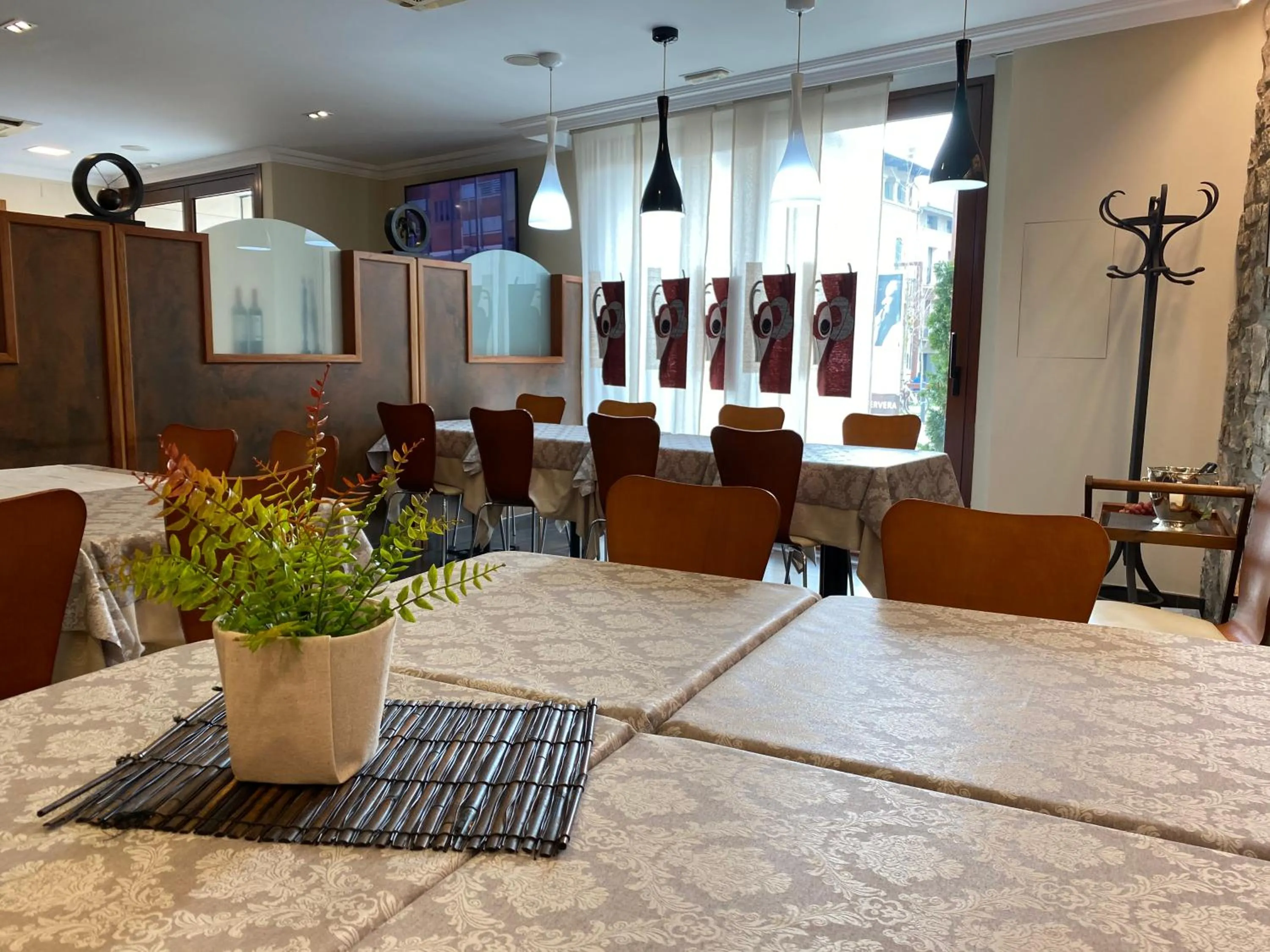 Restaurant/places to eat in Hostal Bonavista