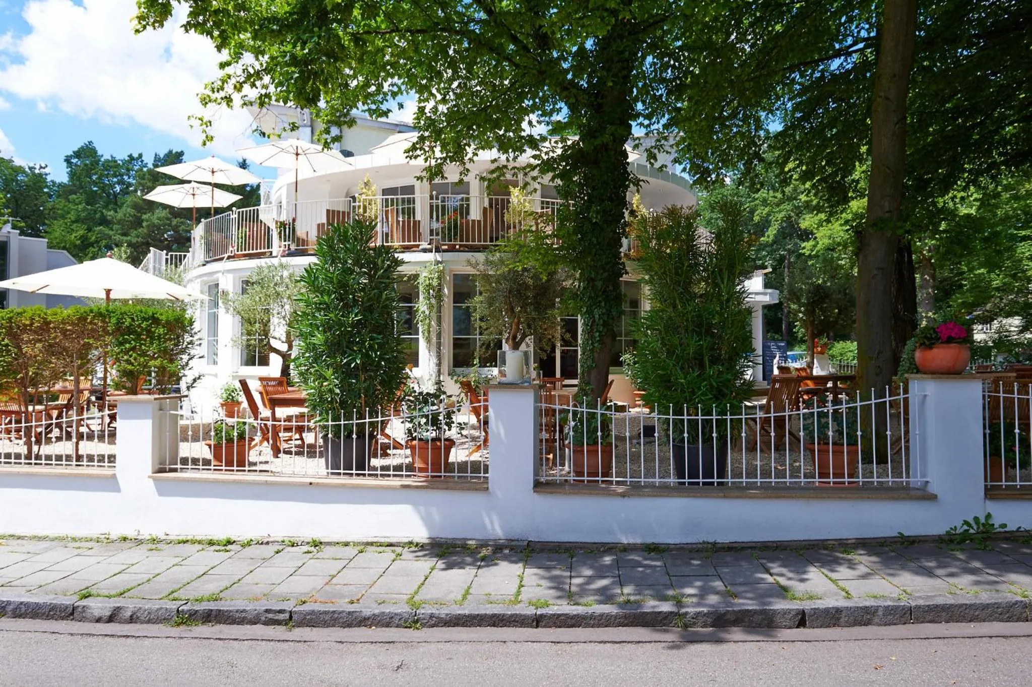 Facade/entrance in Parkhotel Obermenzing