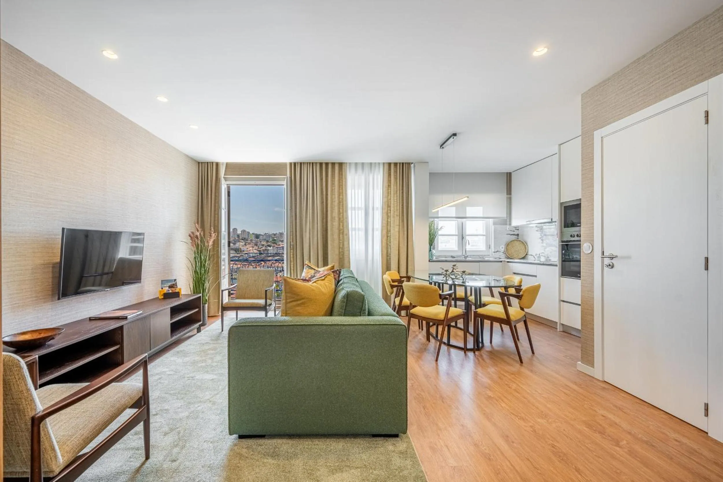 Communal lounge/ TV room in Casas do Porto - Ribeira Apartments