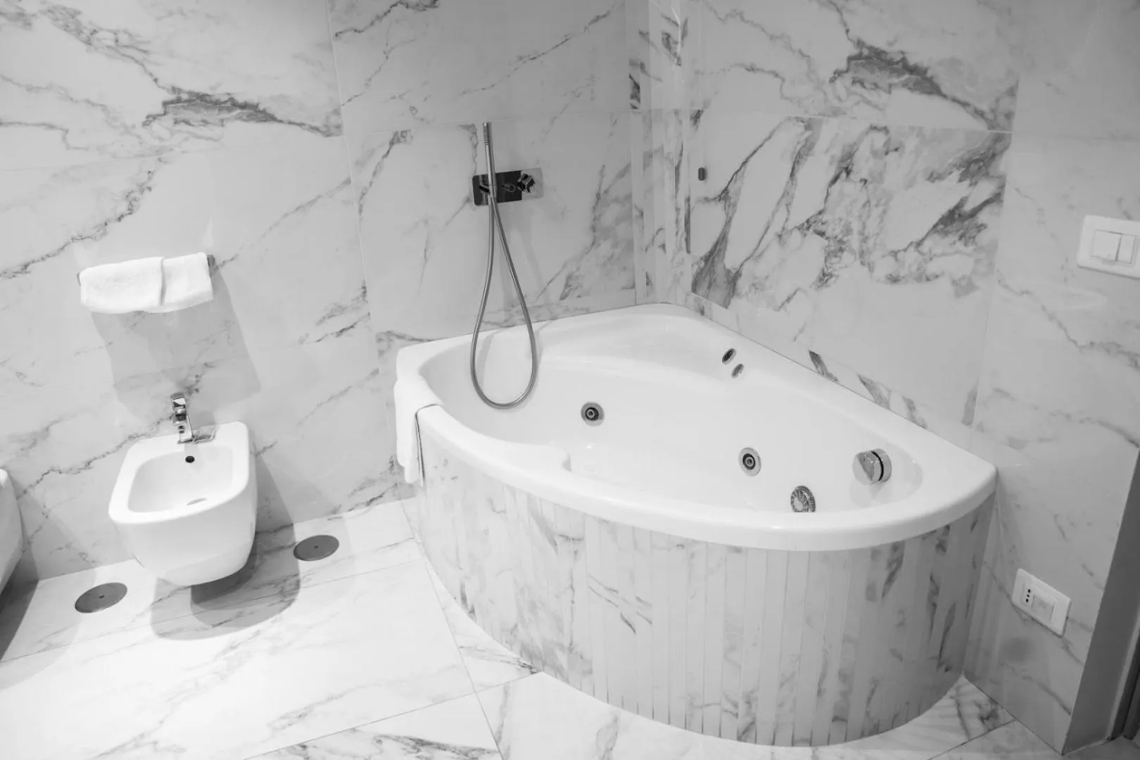 Hot Tub in Soul Art Hotel