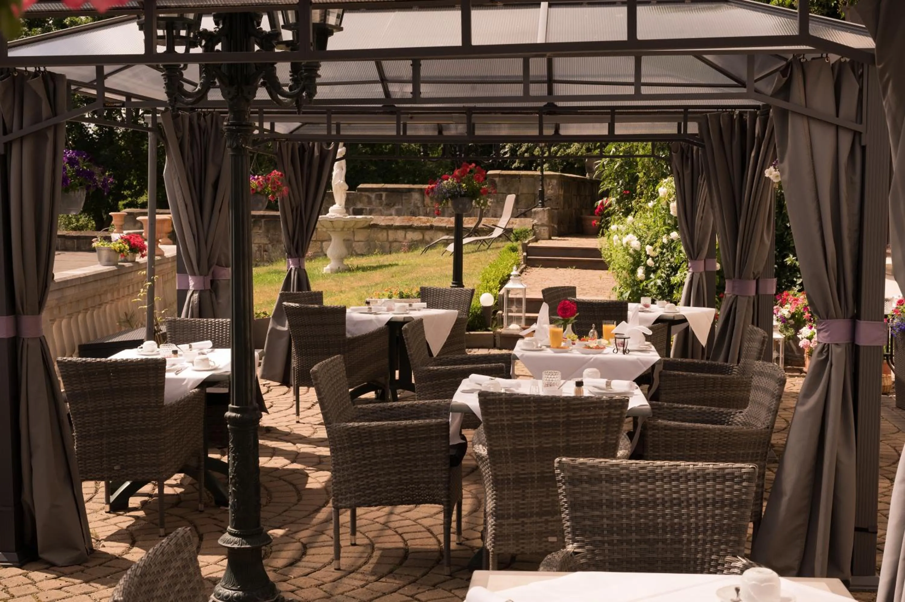 Restaurant/places to eat in Schlosshotel zum Markgrafen