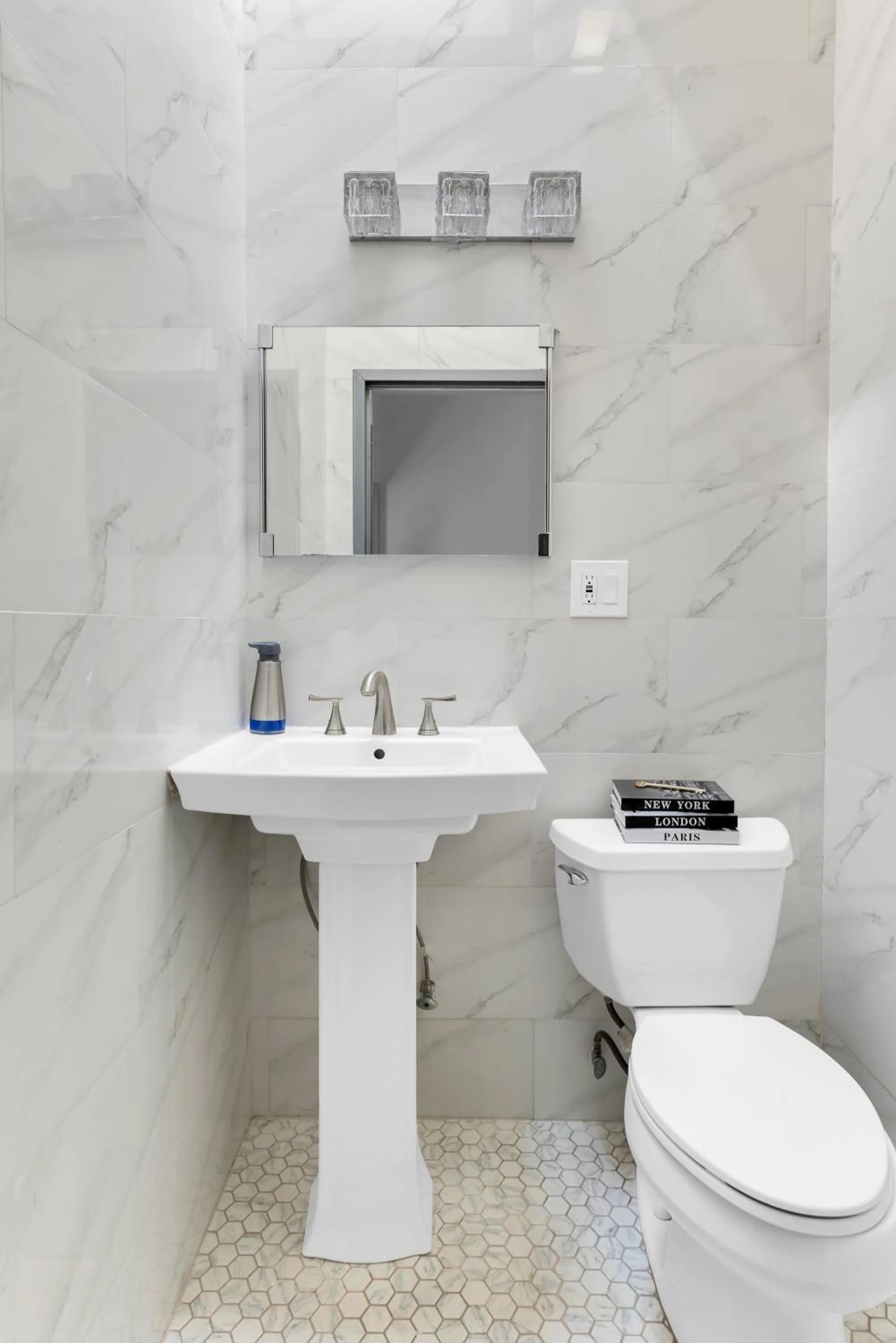 Toilet in Morris Guest House