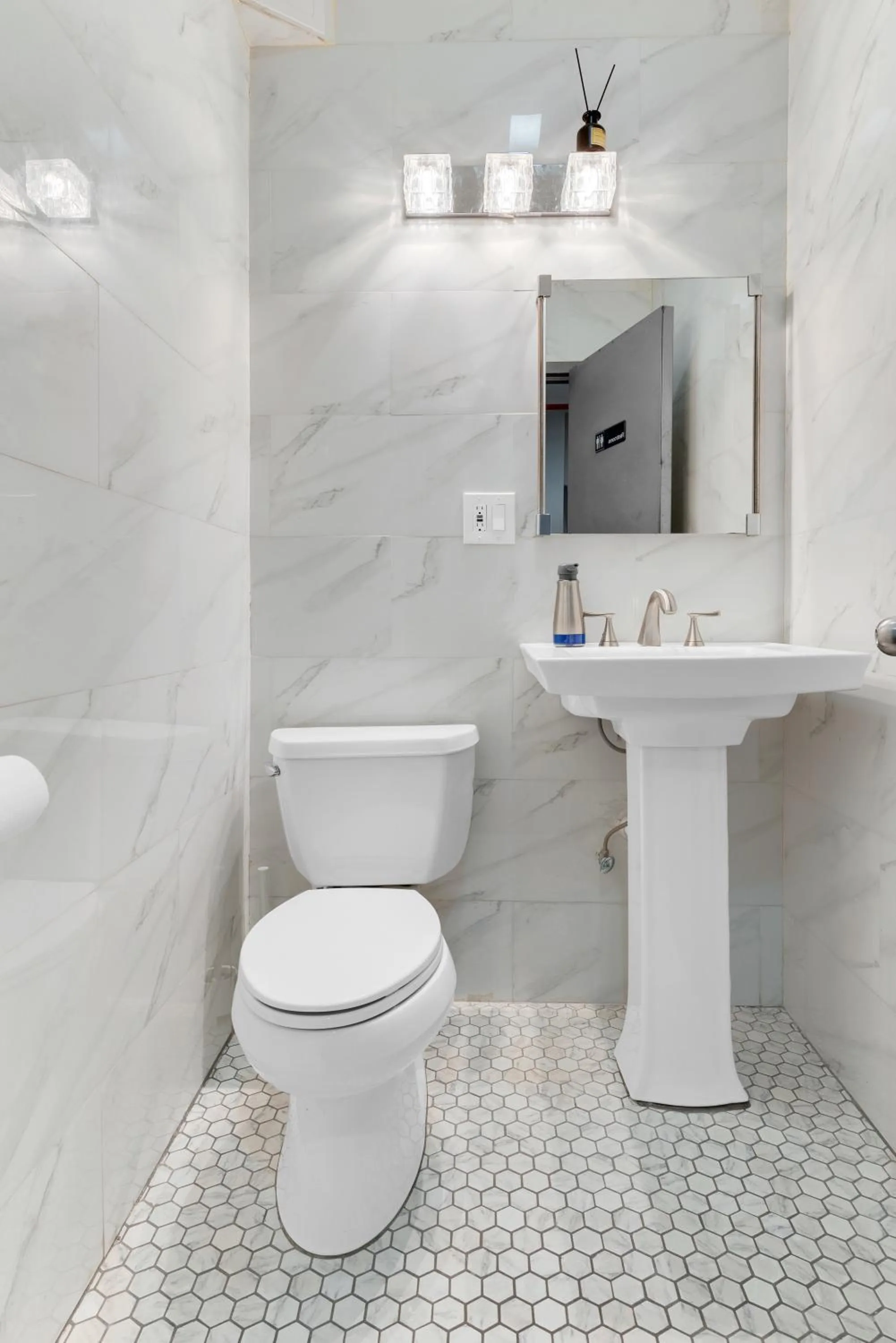 Toilet in Morris Guest House