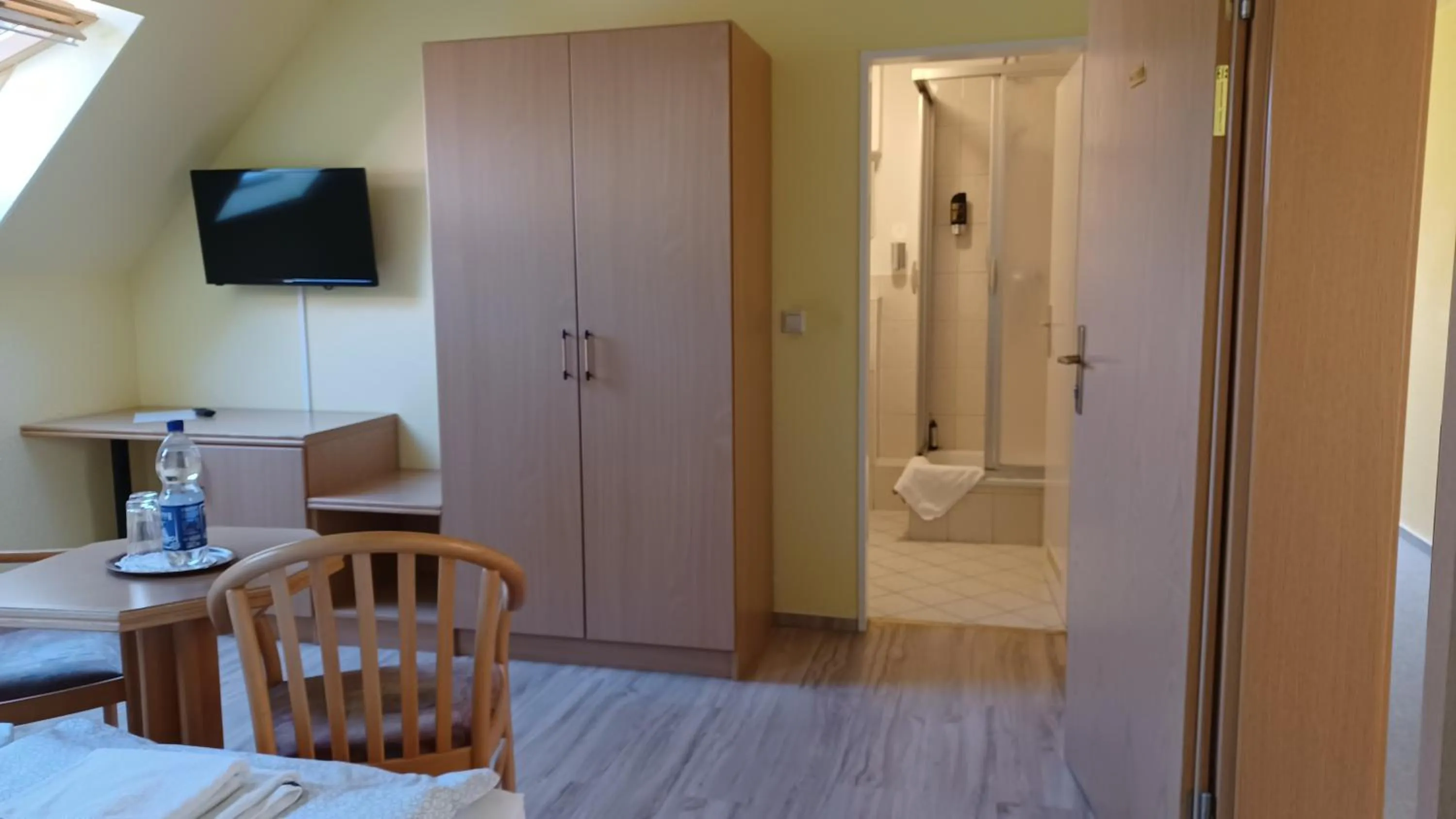 Photo of the whole room in Haus Waldesruh