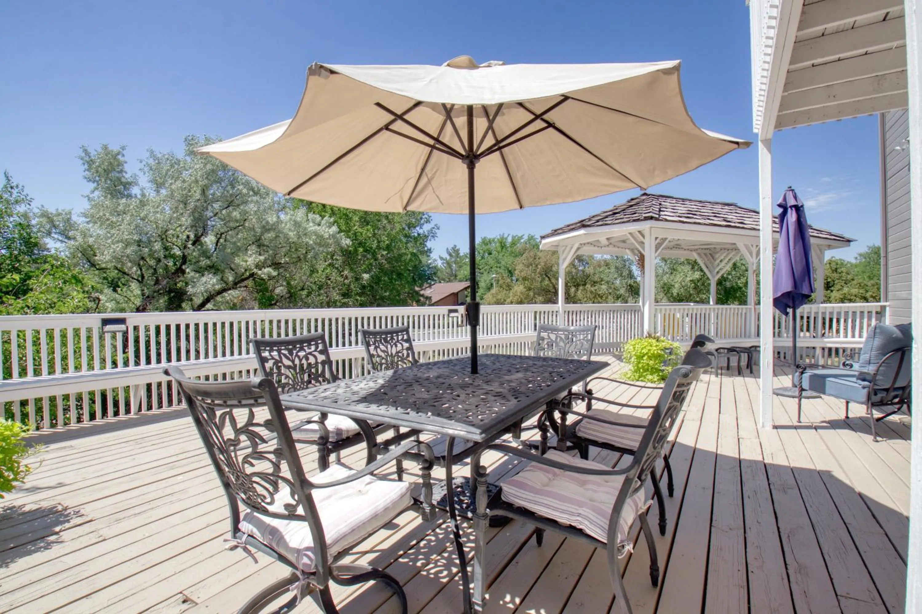 Property building in Castle Creek Manor