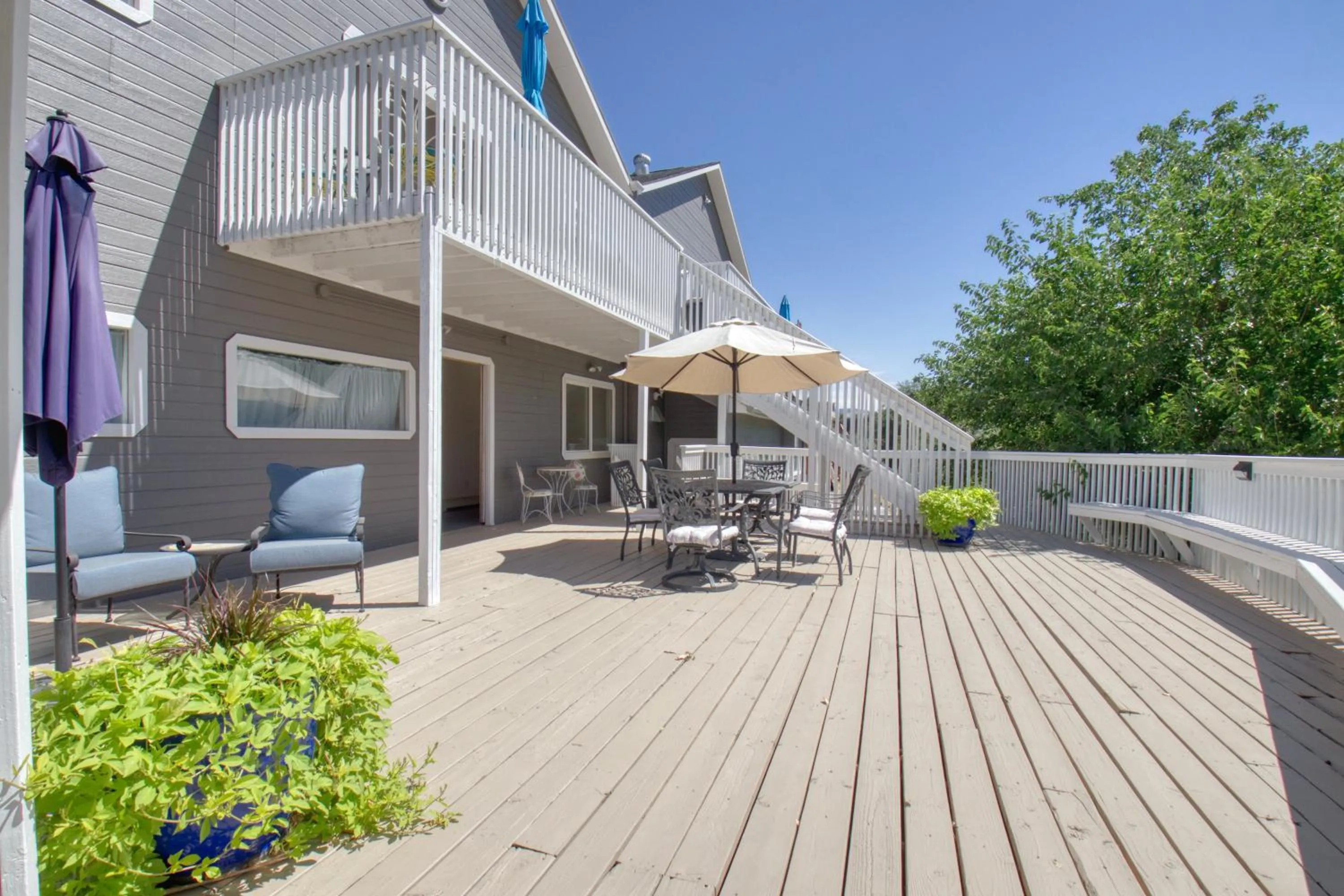 Property building in Castle Creek Manor