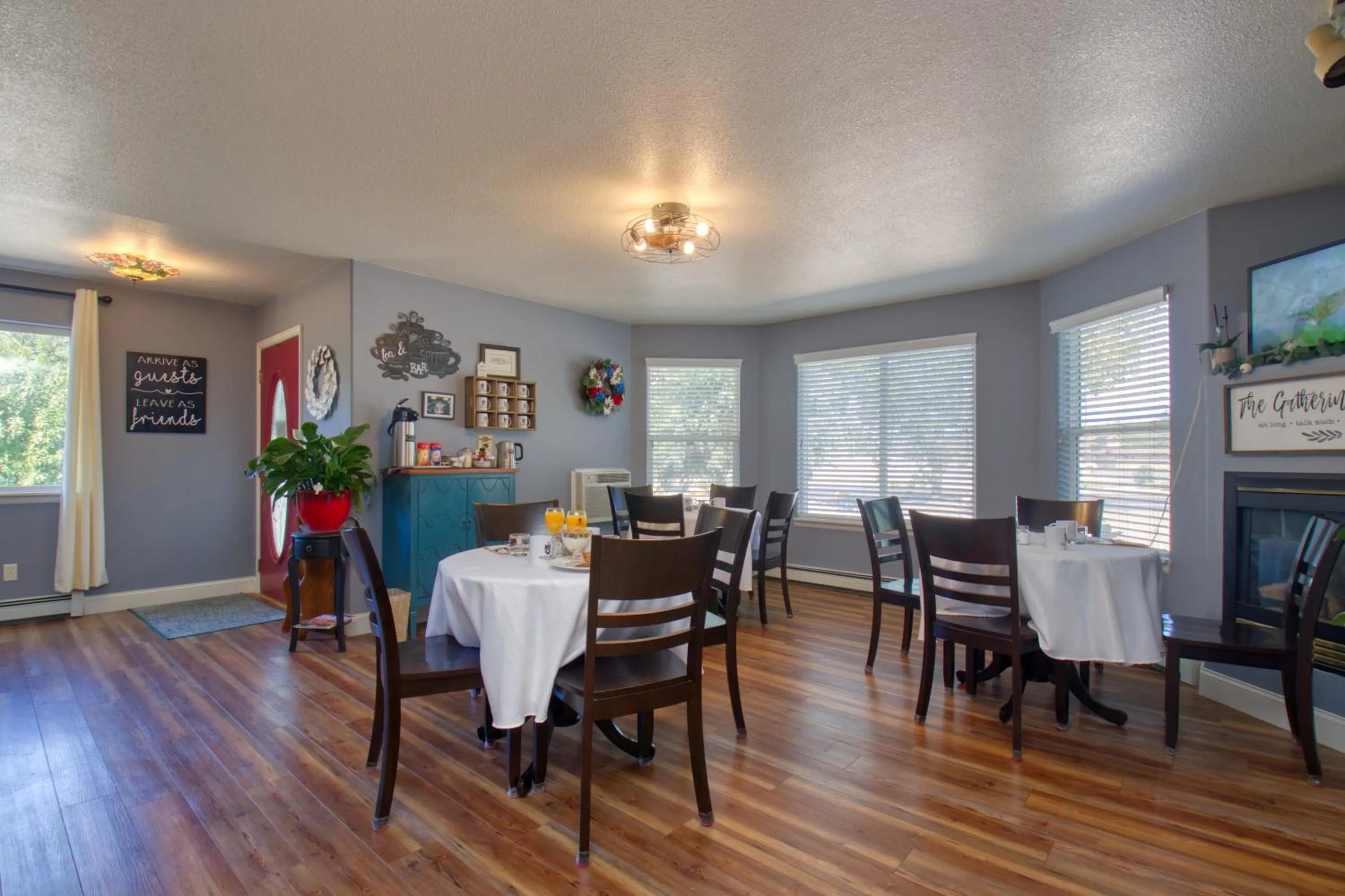 Breakfast in Castle Creek Manor