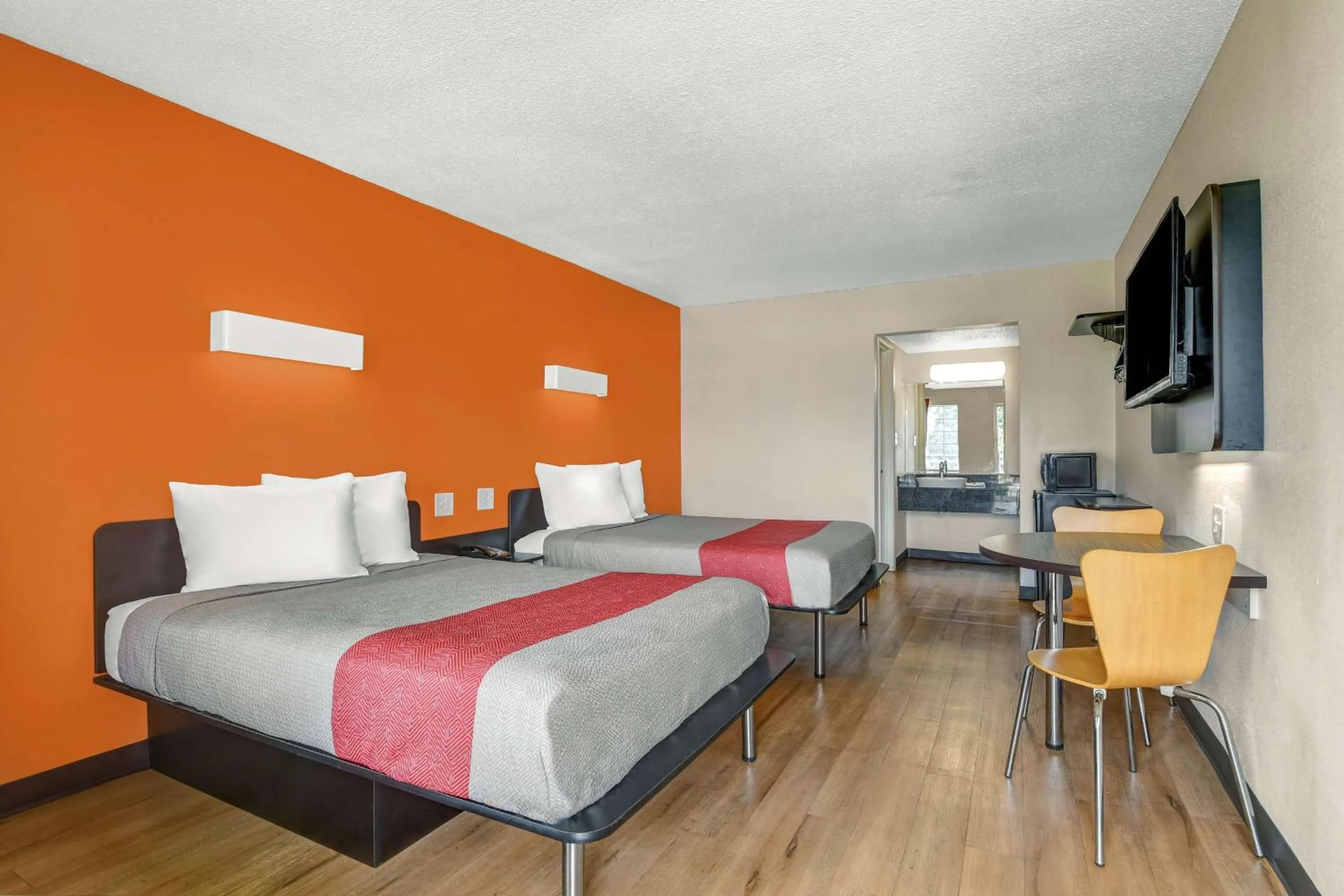 Photo of the whole room, Bed in Motel 6-Calhoun, GA